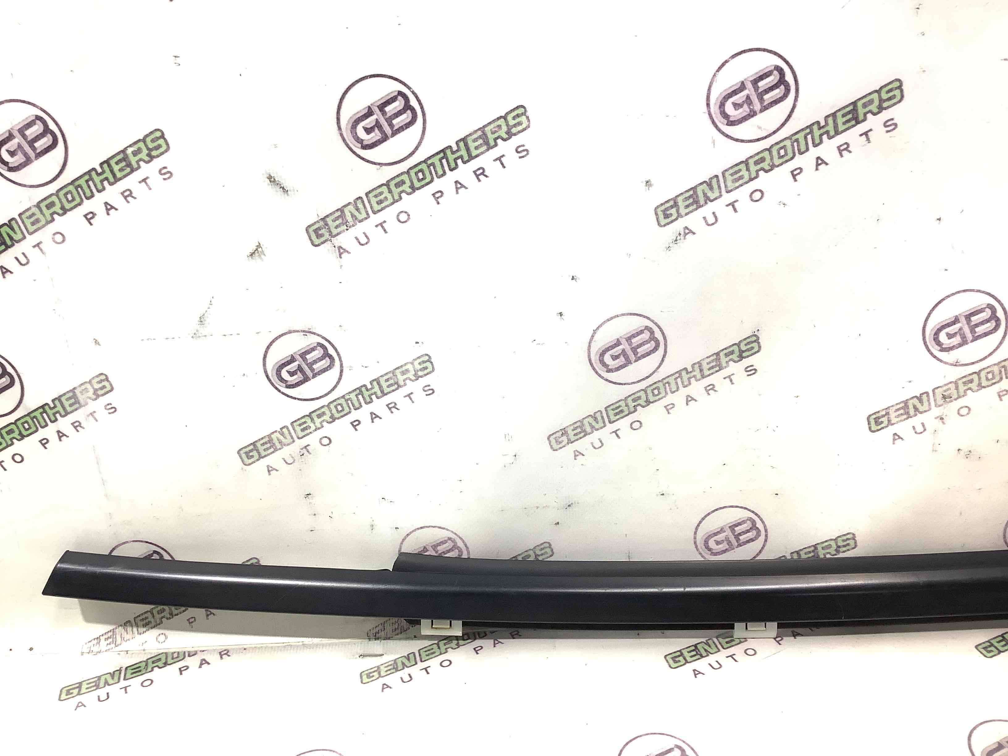 Молдинг двери задней правой