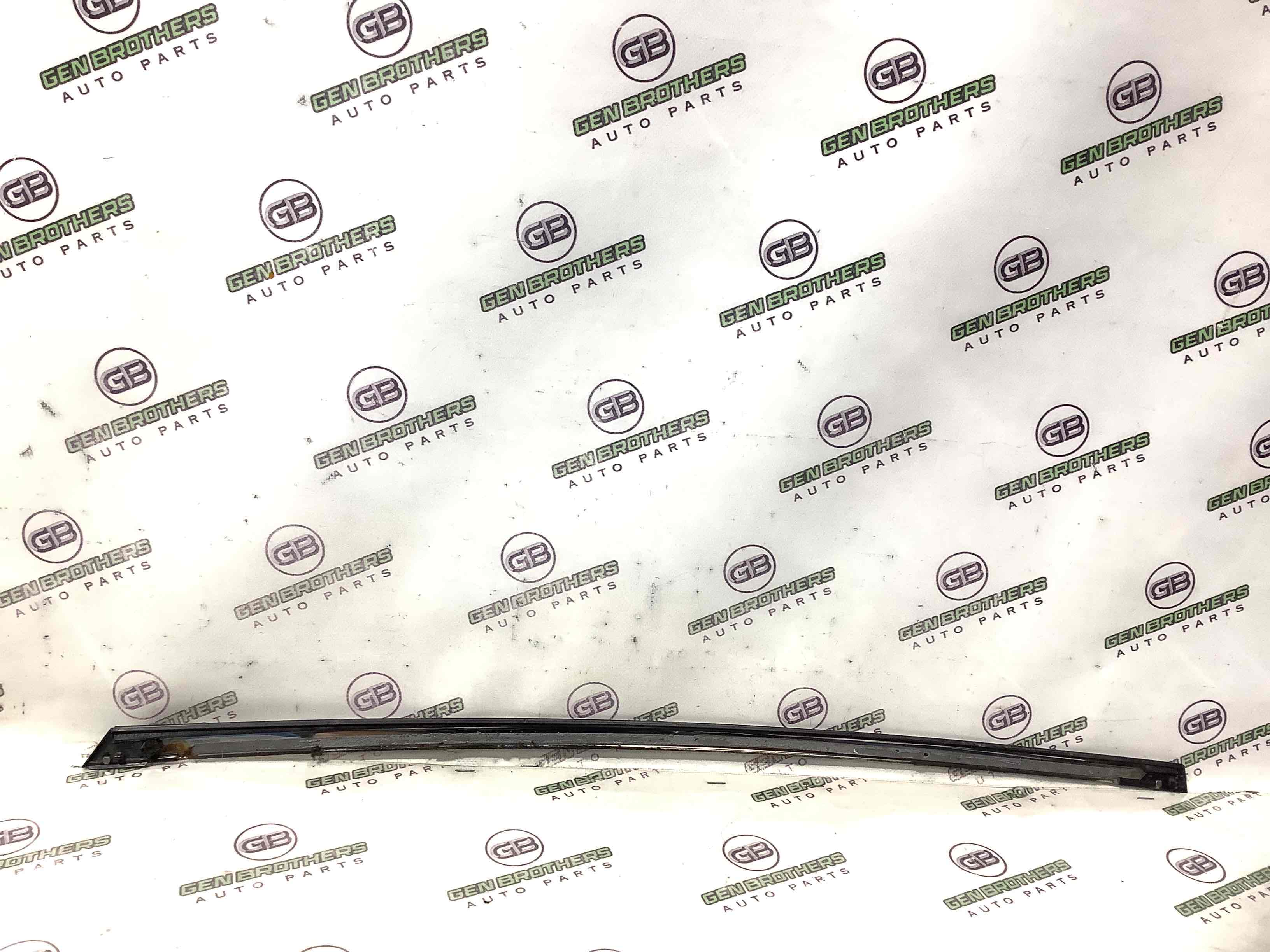 Молдинг двери задней левой