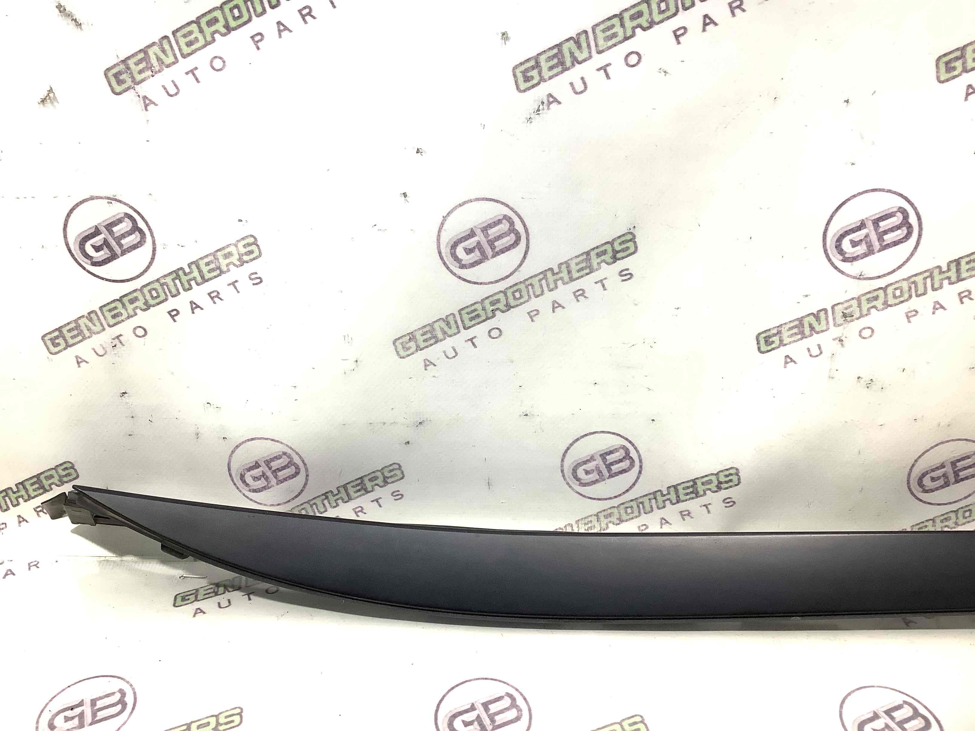 Молдинг лобового стекла