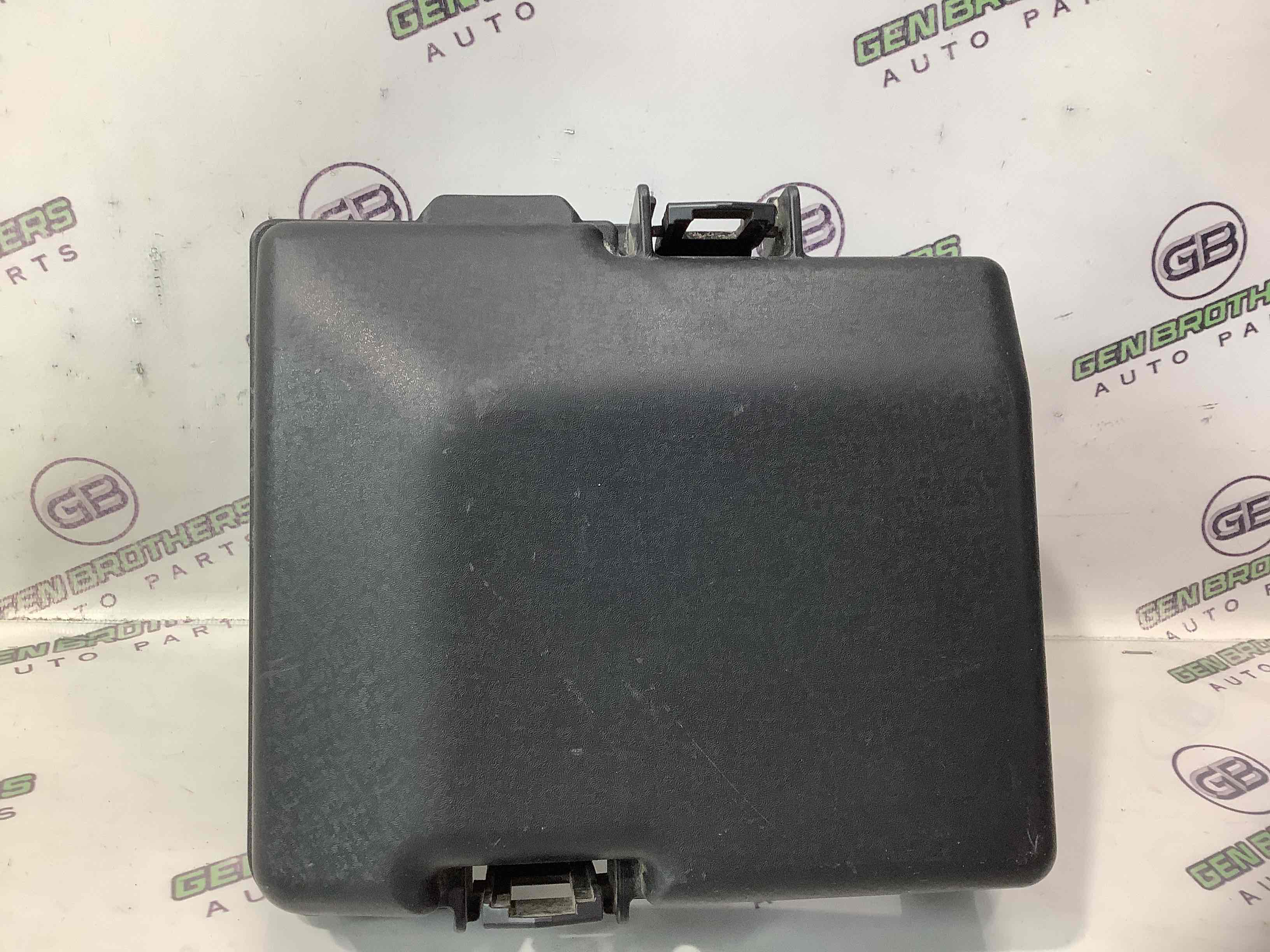 Крышка корпус блока предохранителей