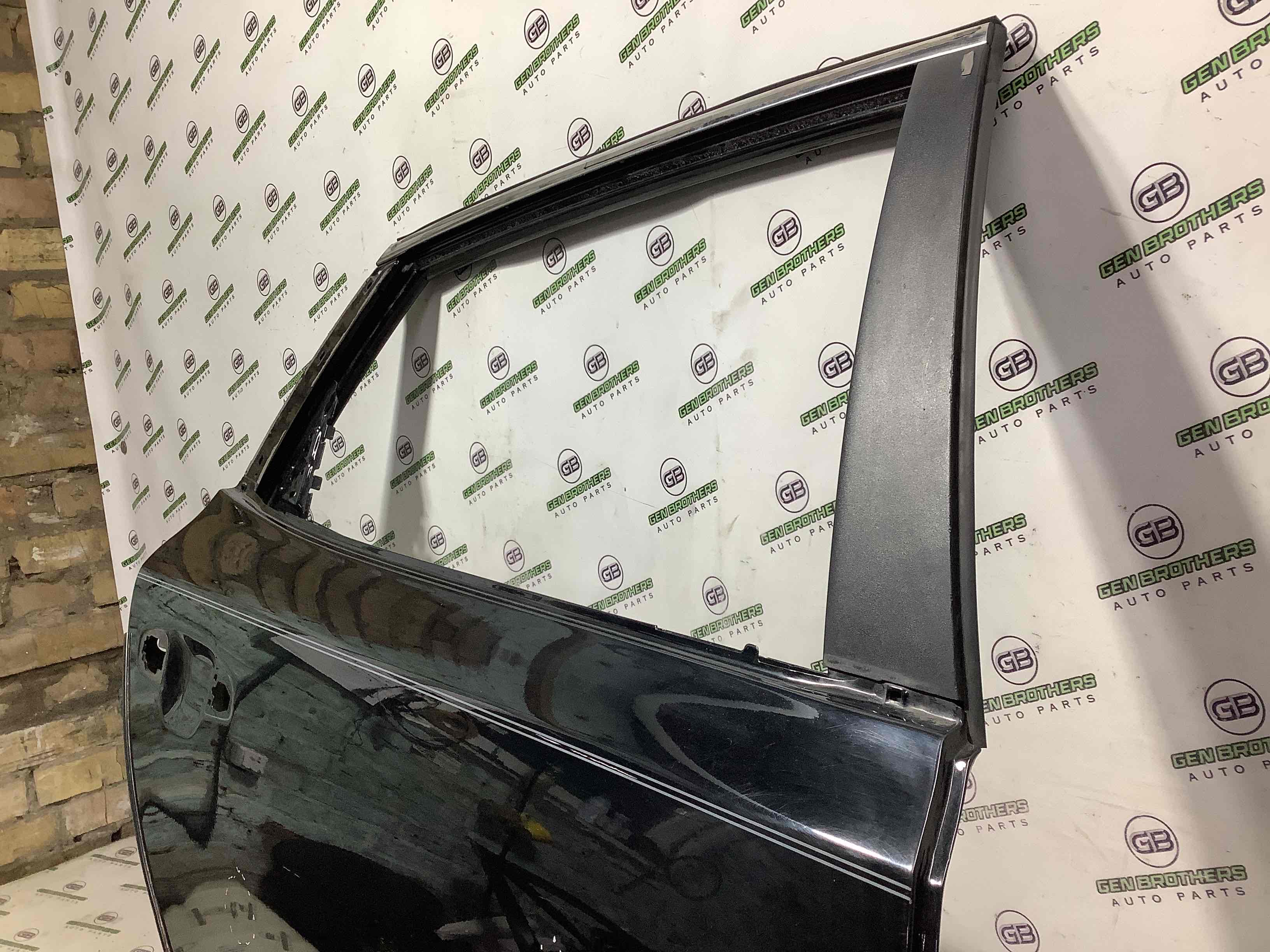 Дверь задняя правая