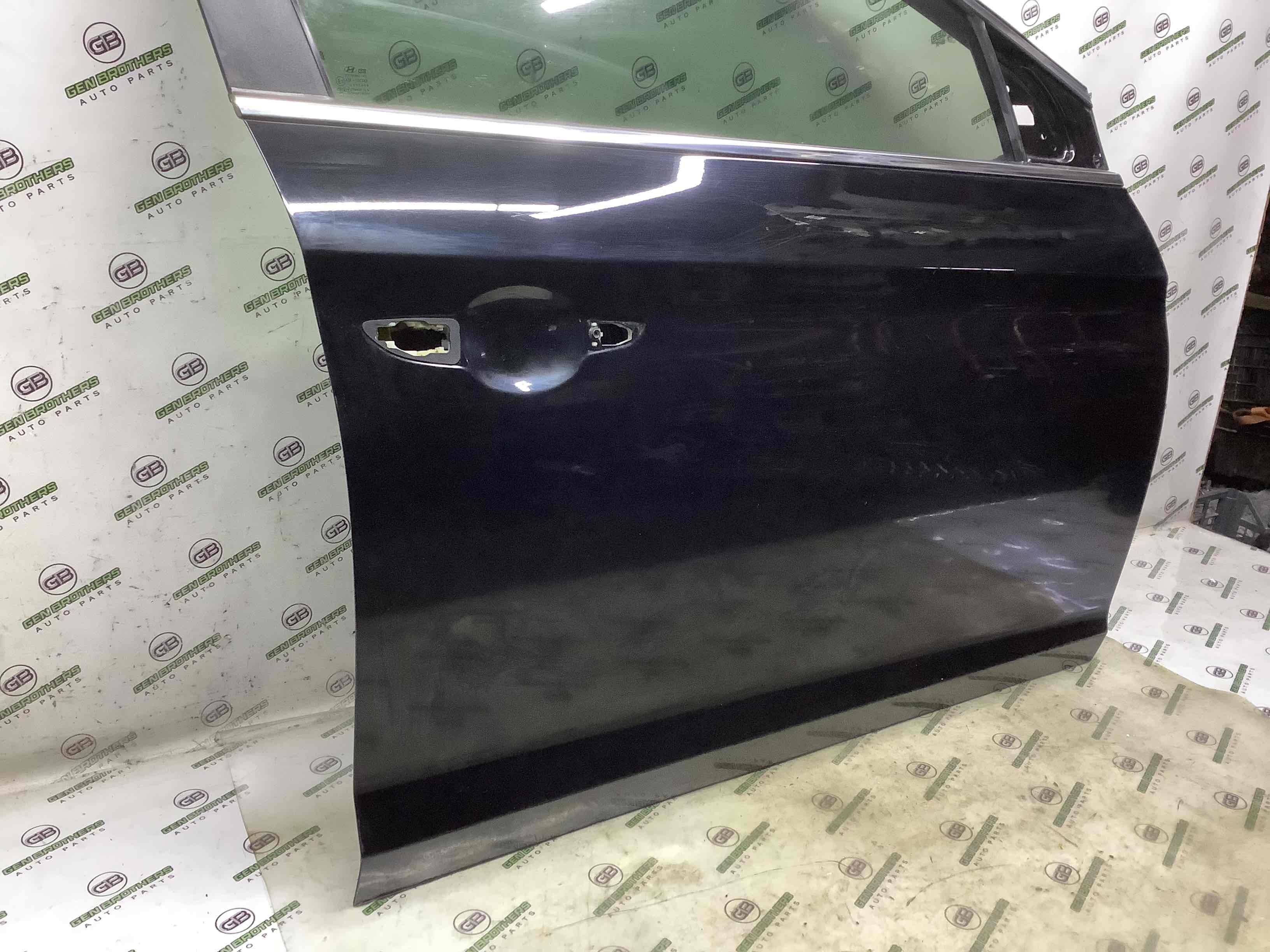 Двері передні права