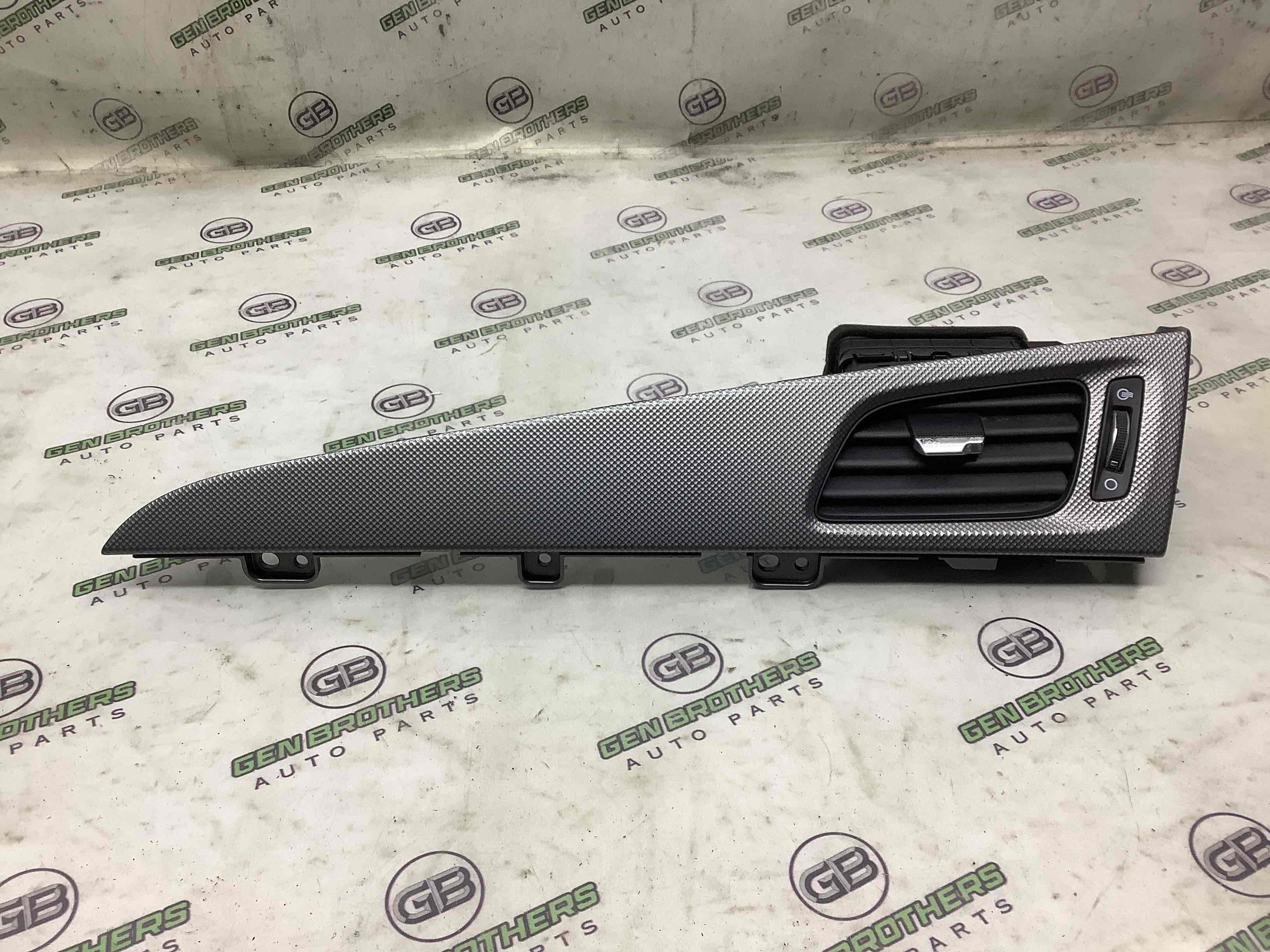 Обшивка панелі приладів торпедо