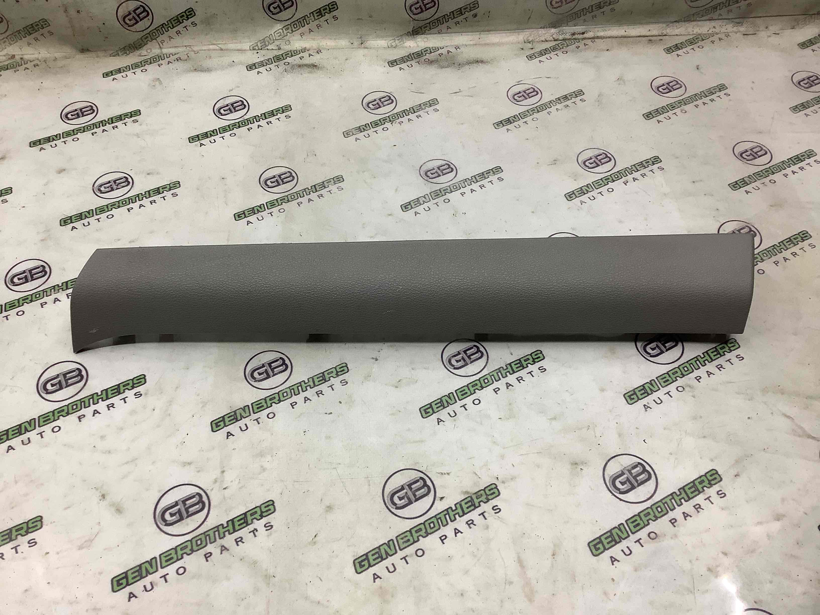 Обшивка панелі приладів торпедо