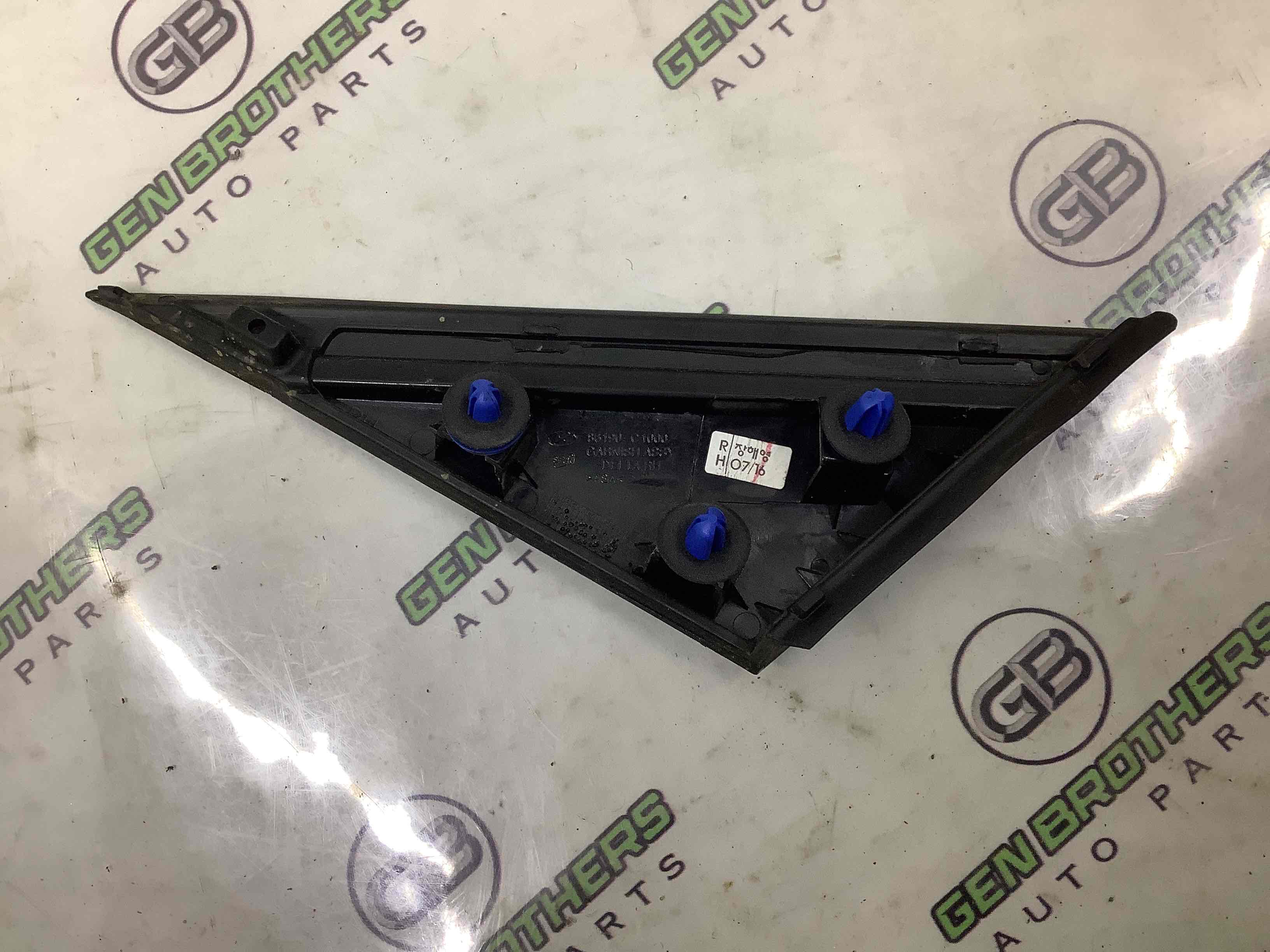 Корпус, накладка, кріплення правого дзеркала