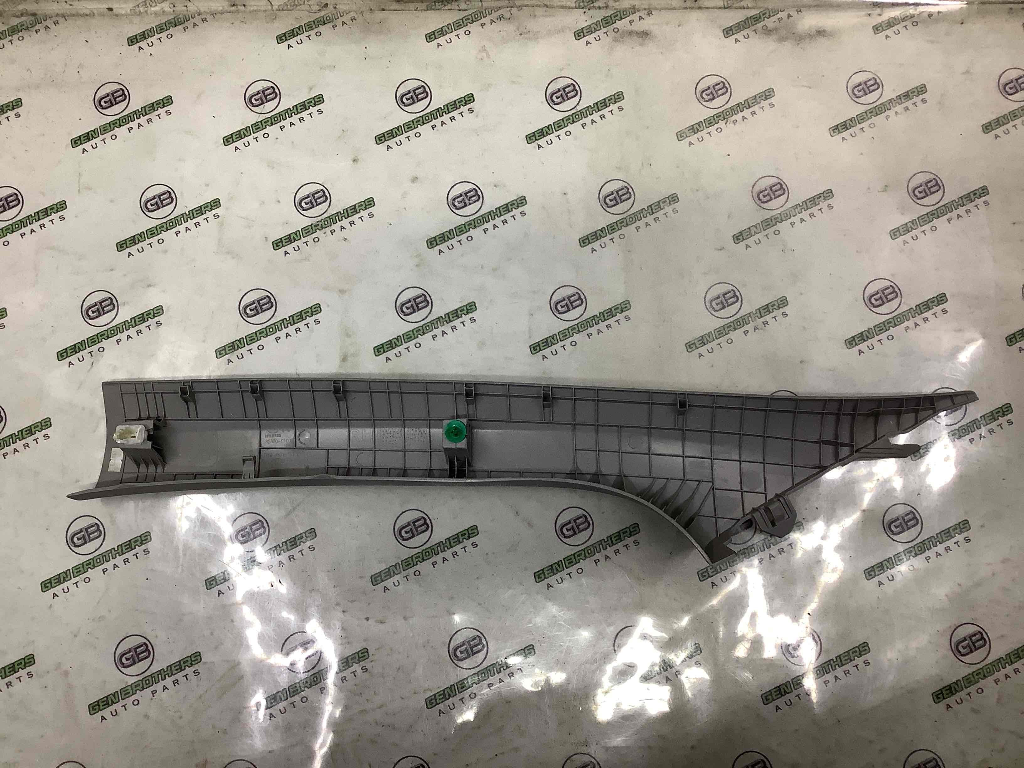 Обшивка передньої стійки права