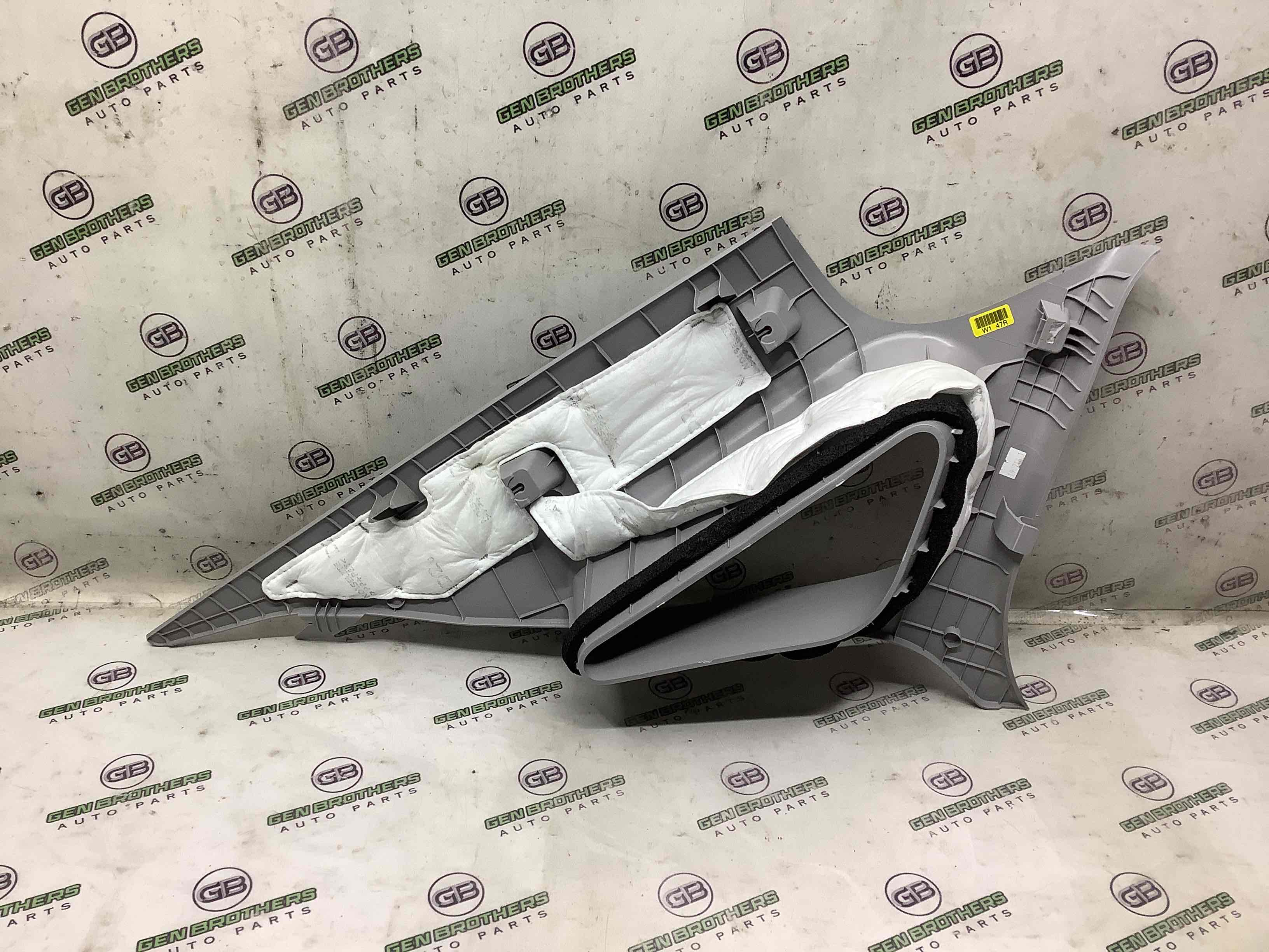 Обшивка задньої стійки права