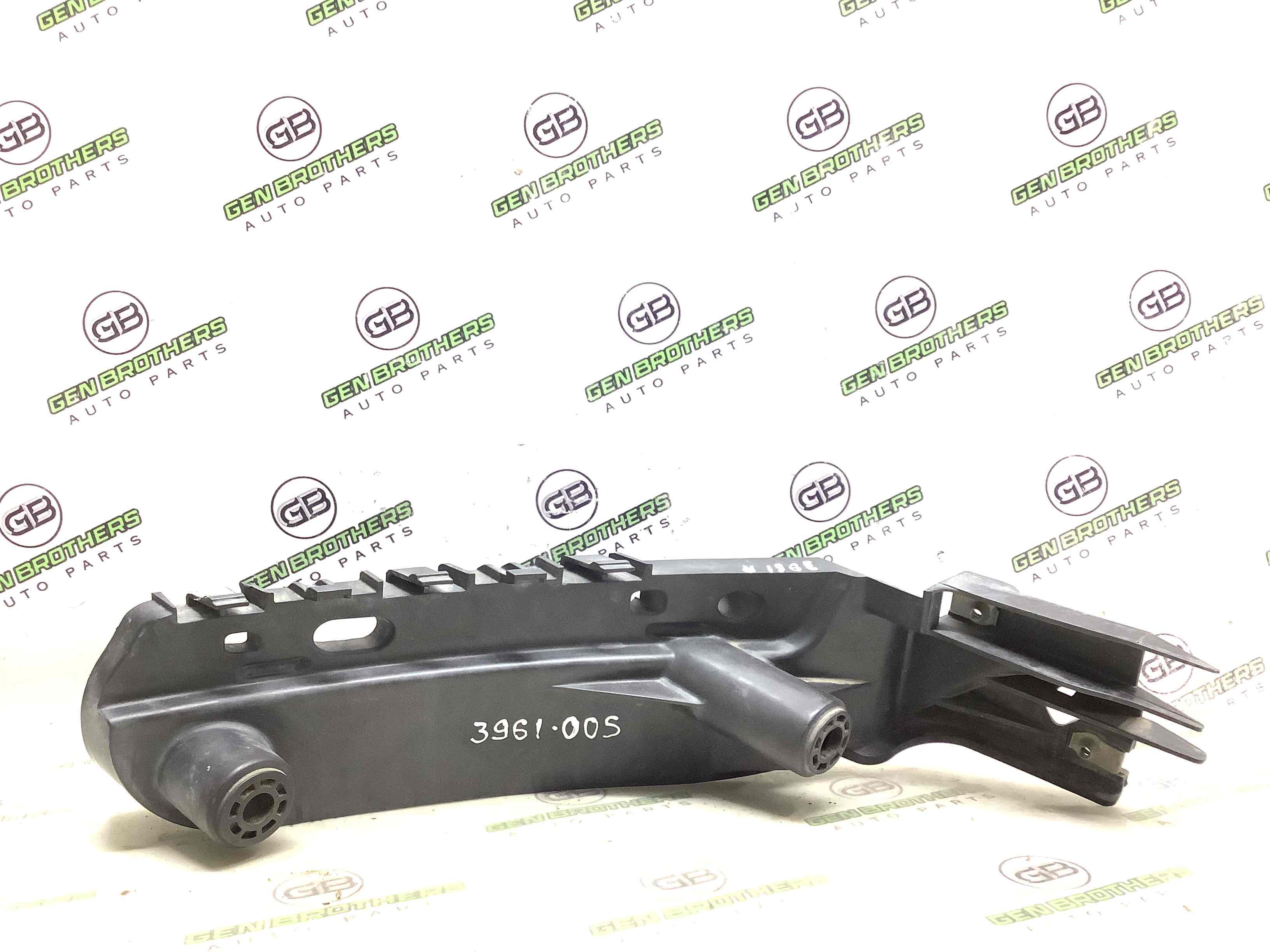 Крепление переднего бампера правое