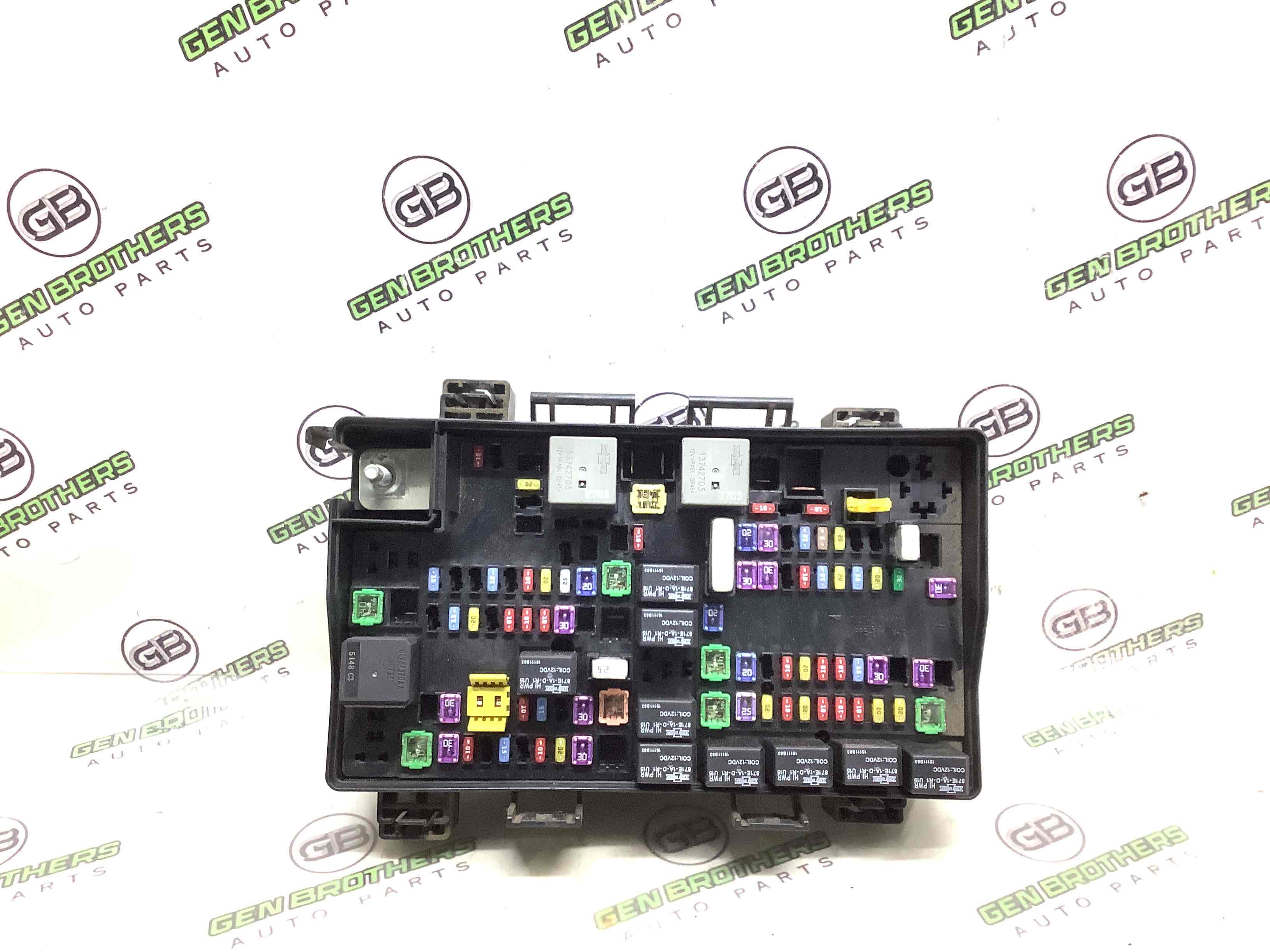 Блок предохранителей (блок реле)