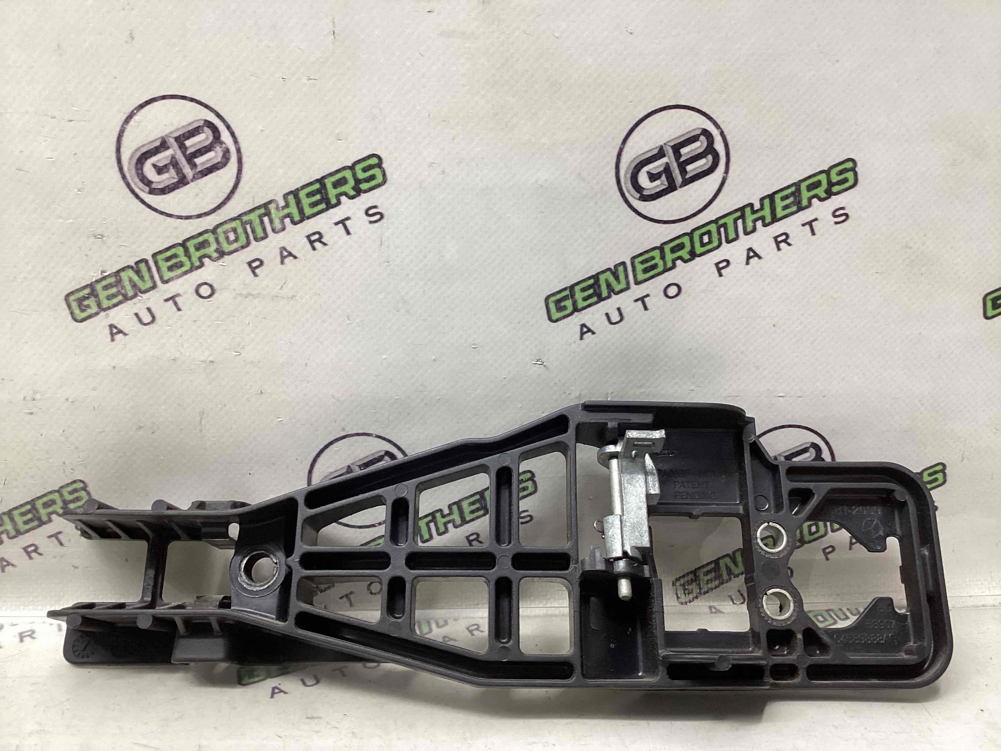 Кронштейн ручки дверей