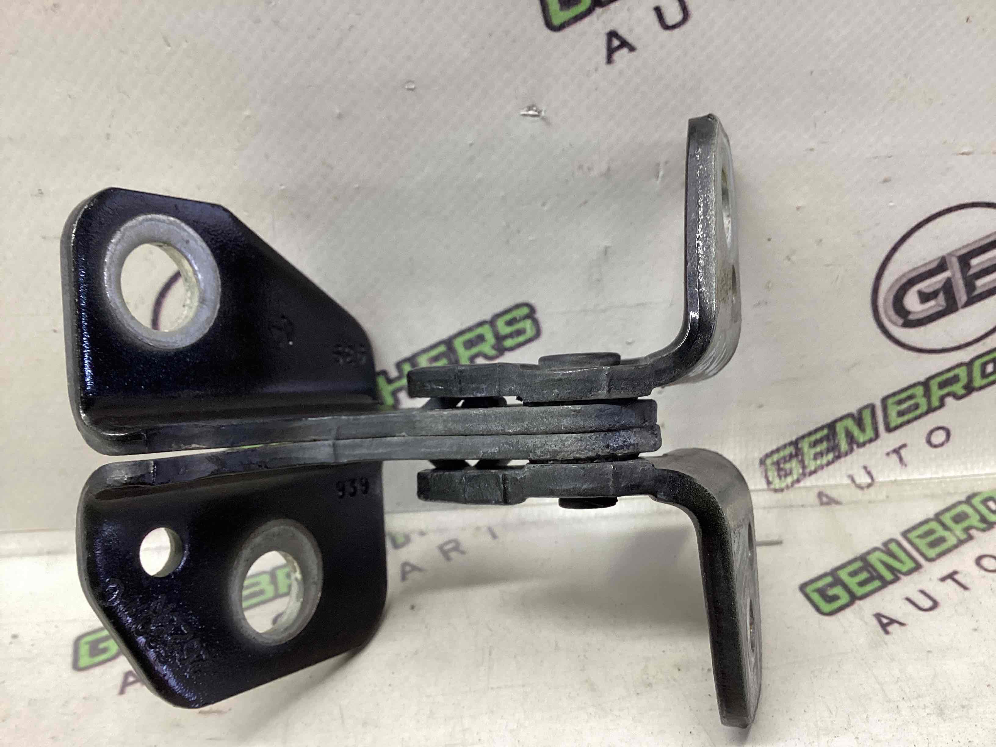 Петля двери, замок двери