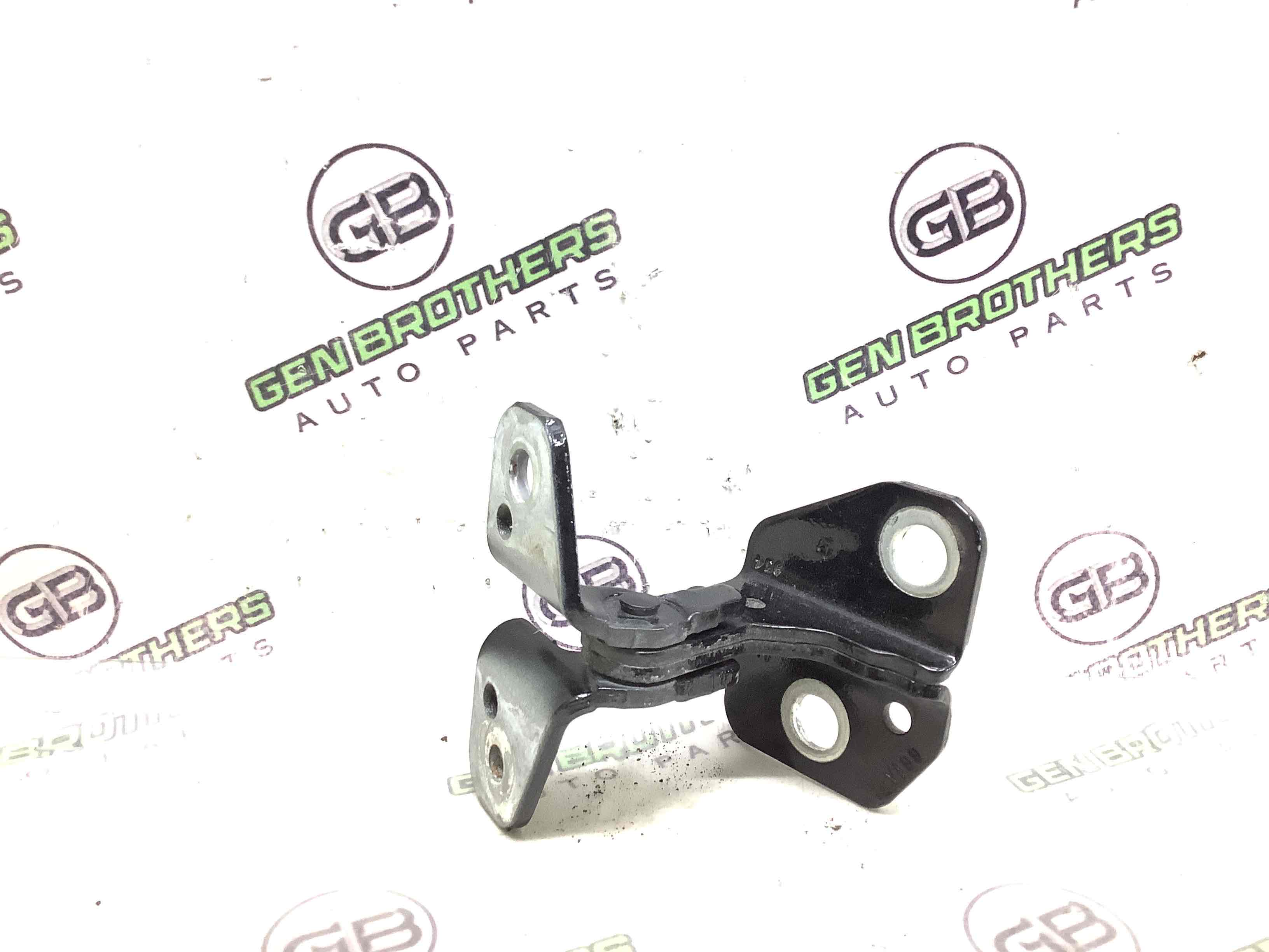 Петля двери, замок двери