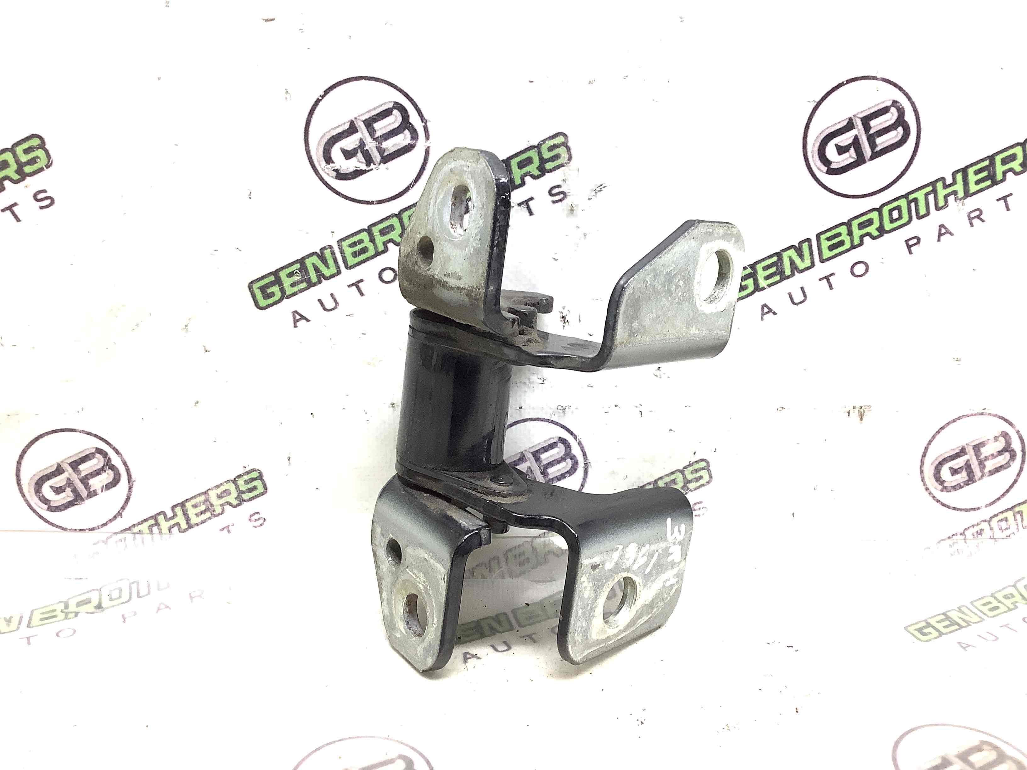 Петля двери, замок двери