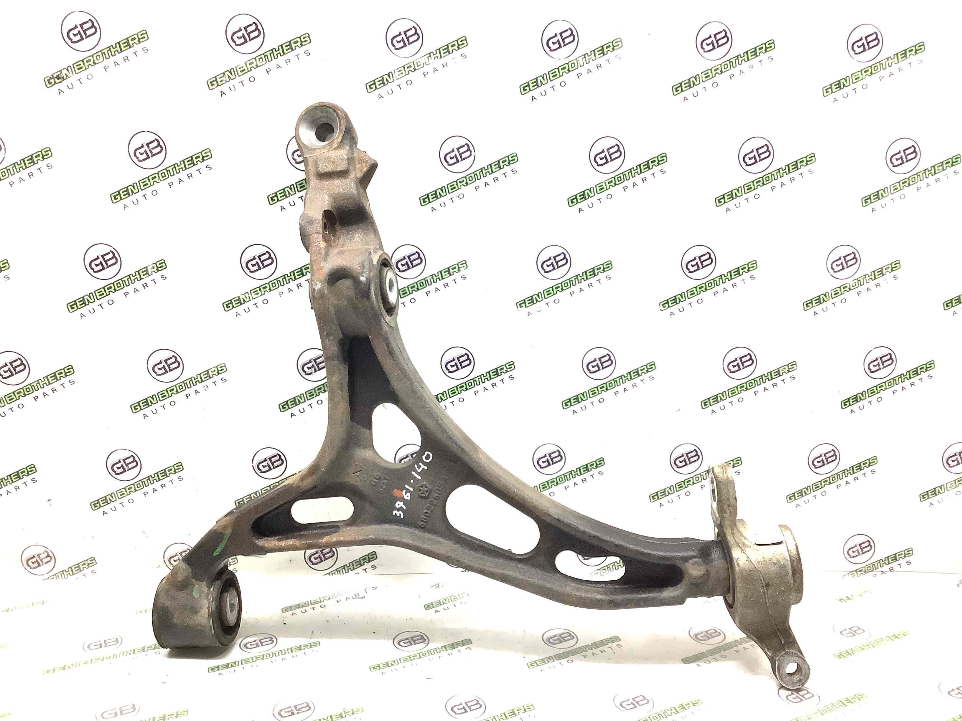 Рычаг передний левый