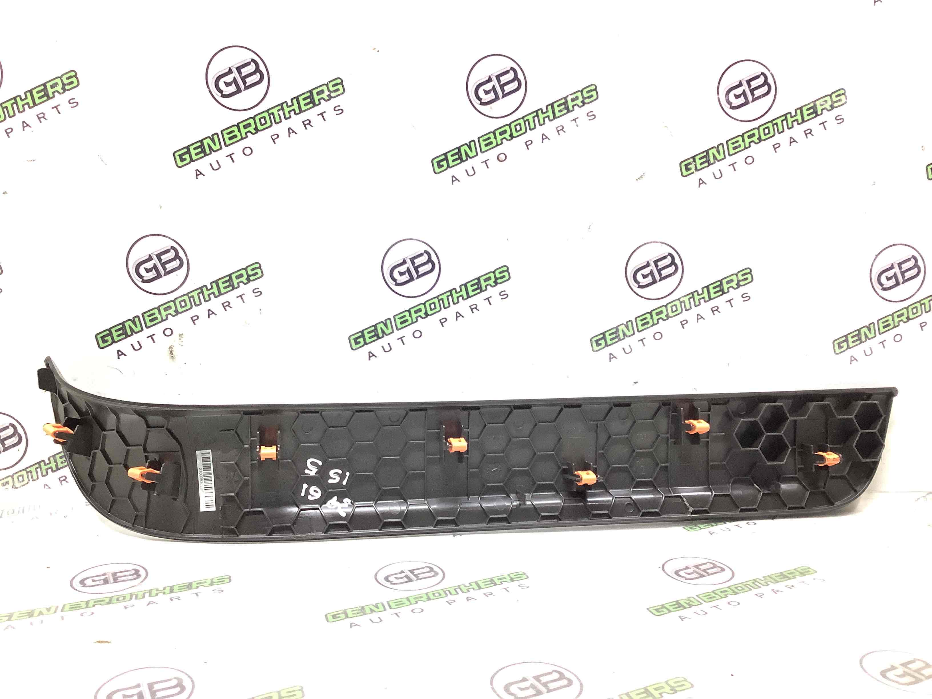 Обшивка приборной панели торпедо