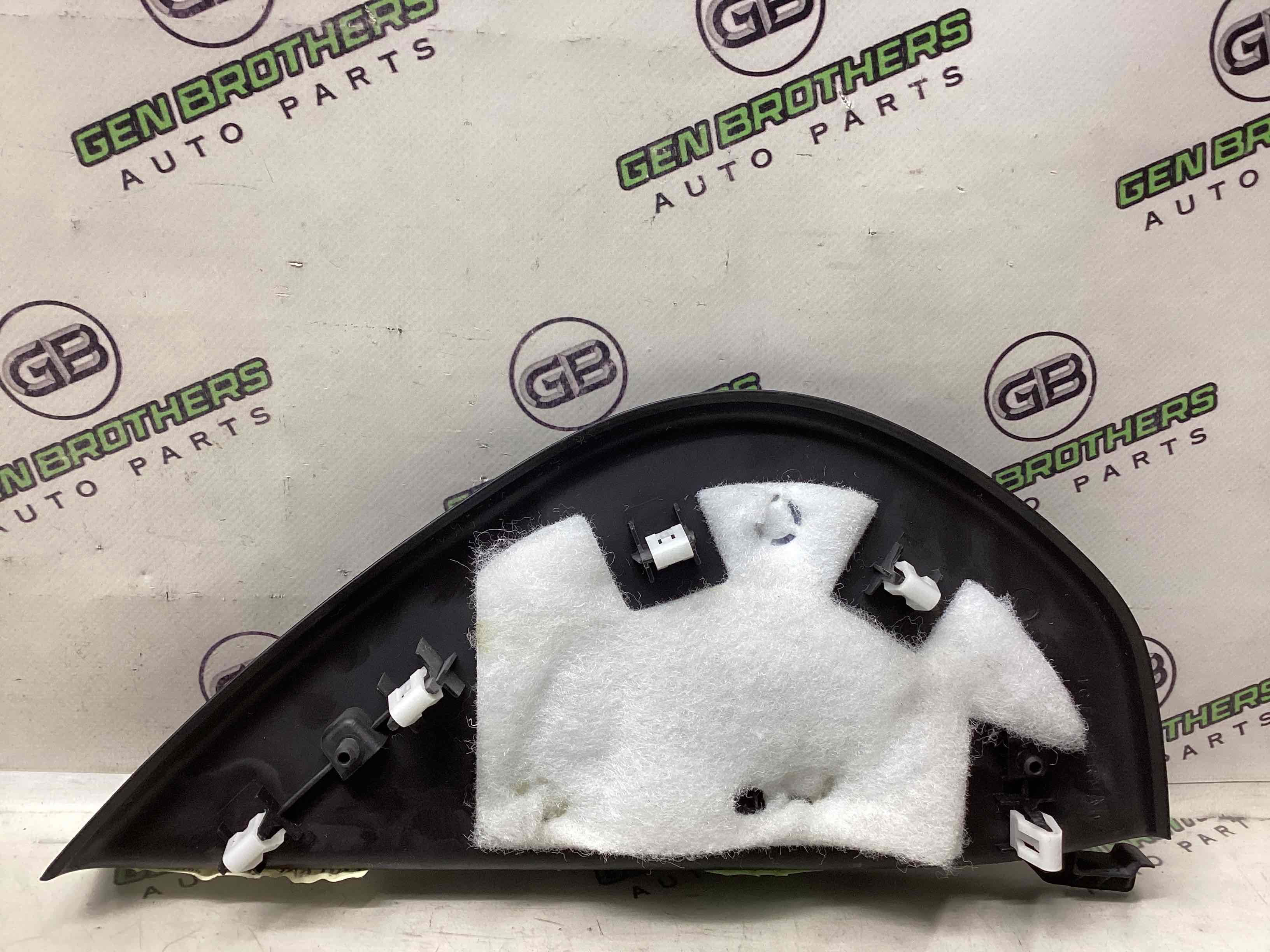 Обшивка приборной панели торпедо