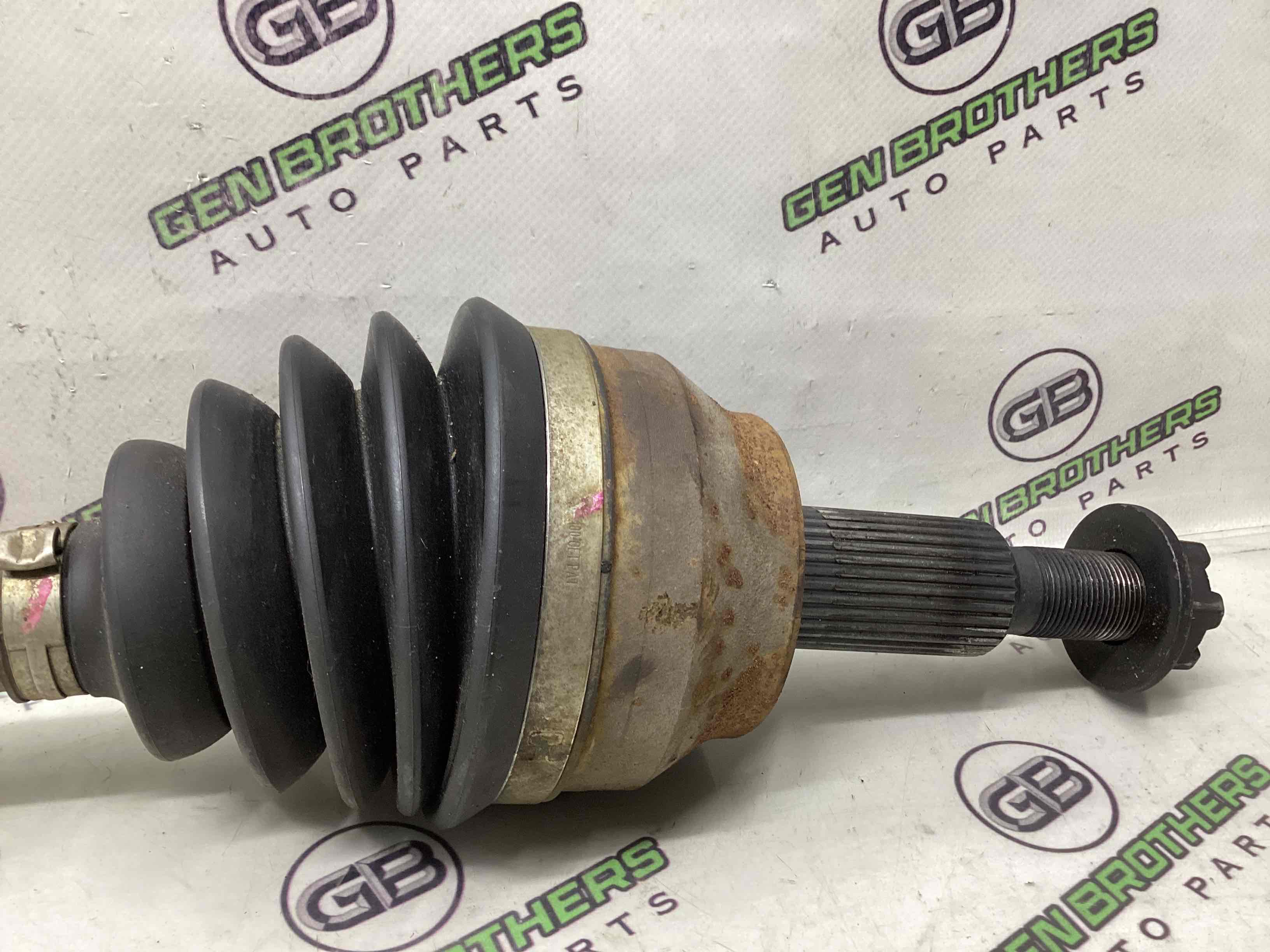 Полуось передняя левая приводной вал, ШРУС