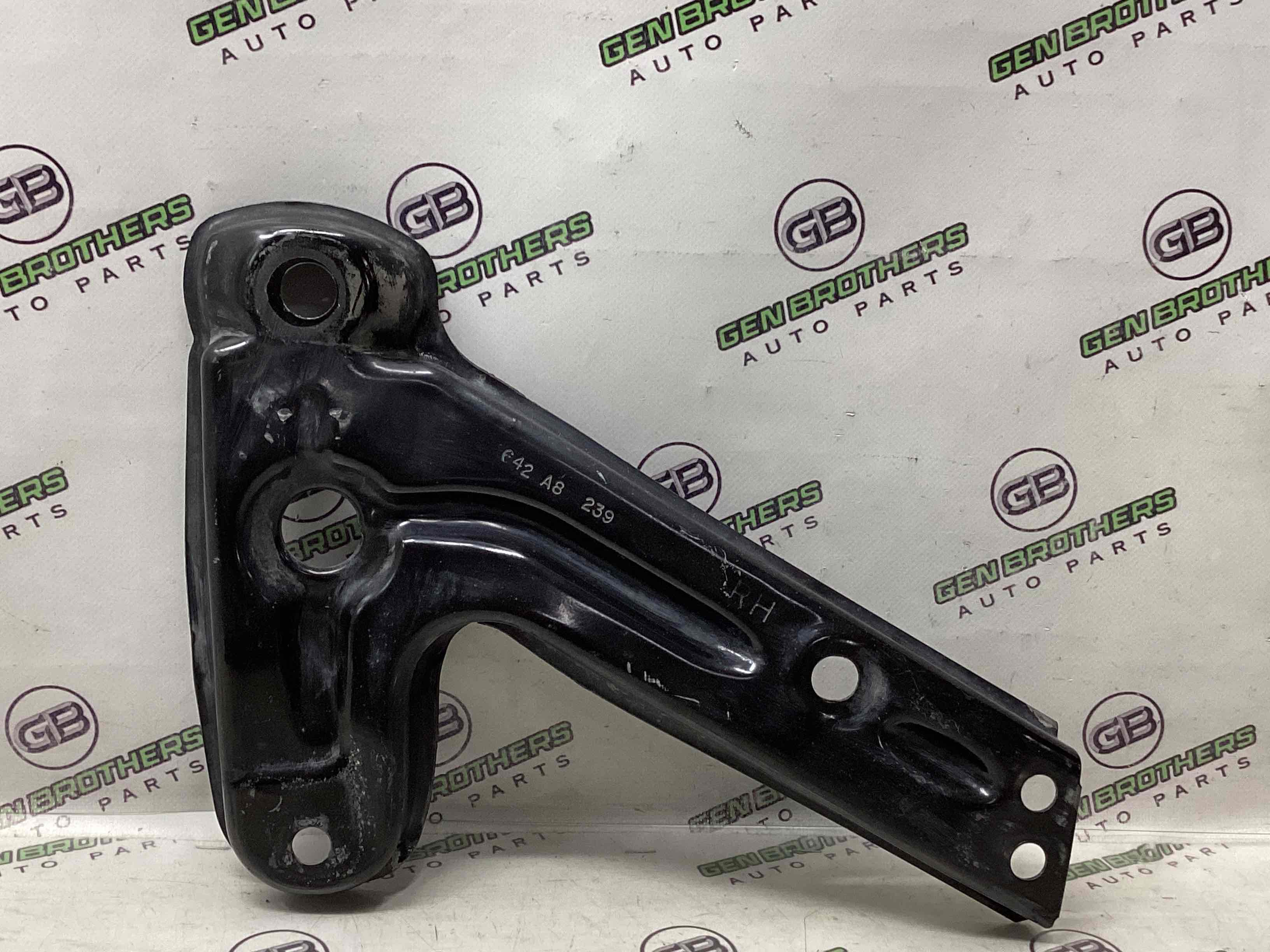 Кронштейн переднего подрамника