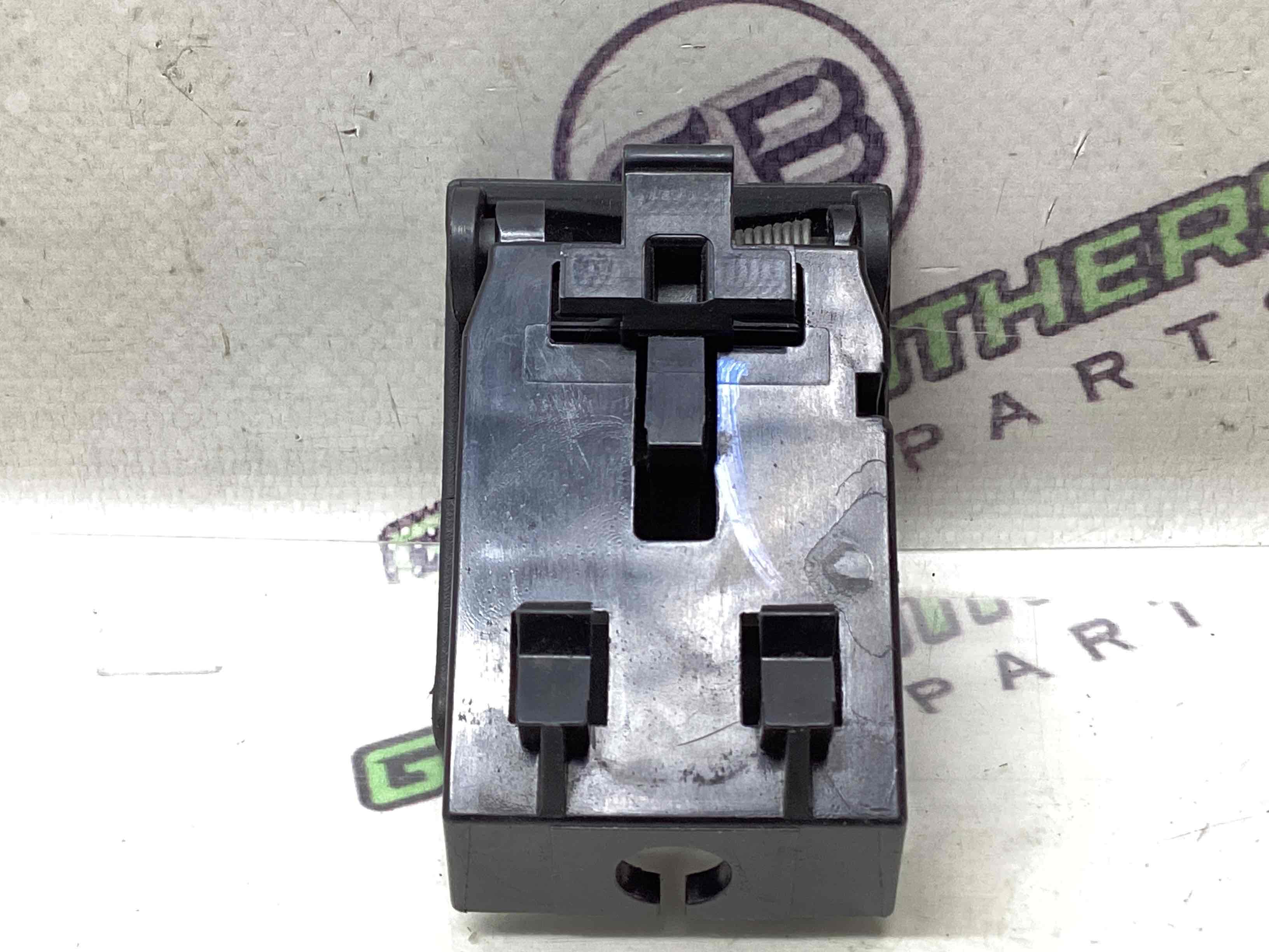 Ручка открывания капота