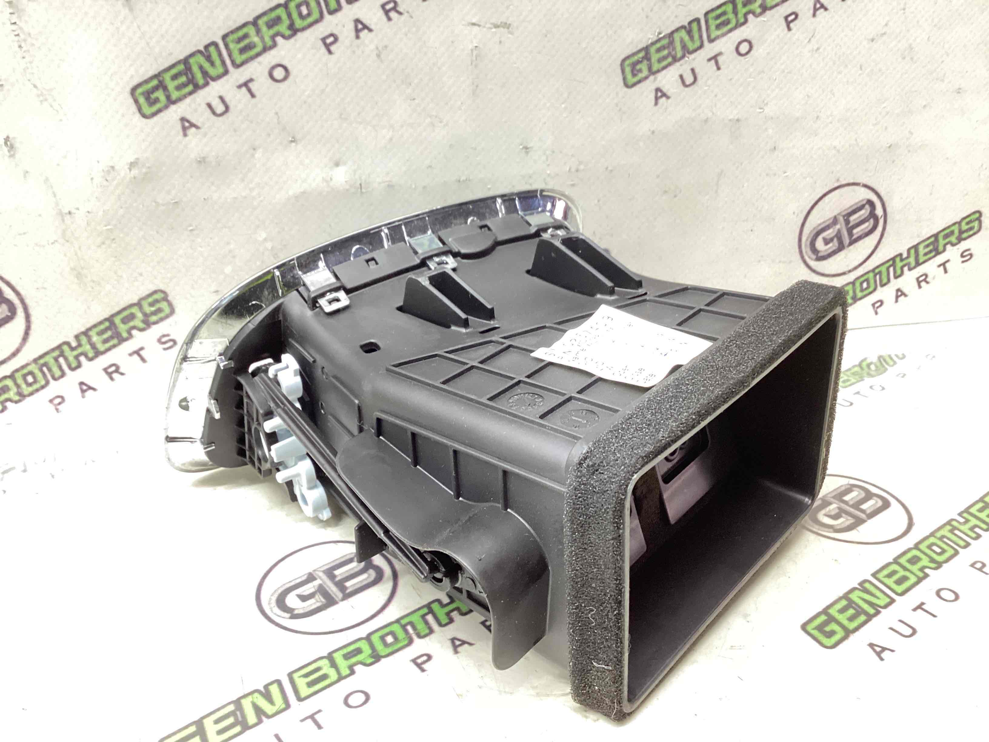 Дефлектор обдува салона