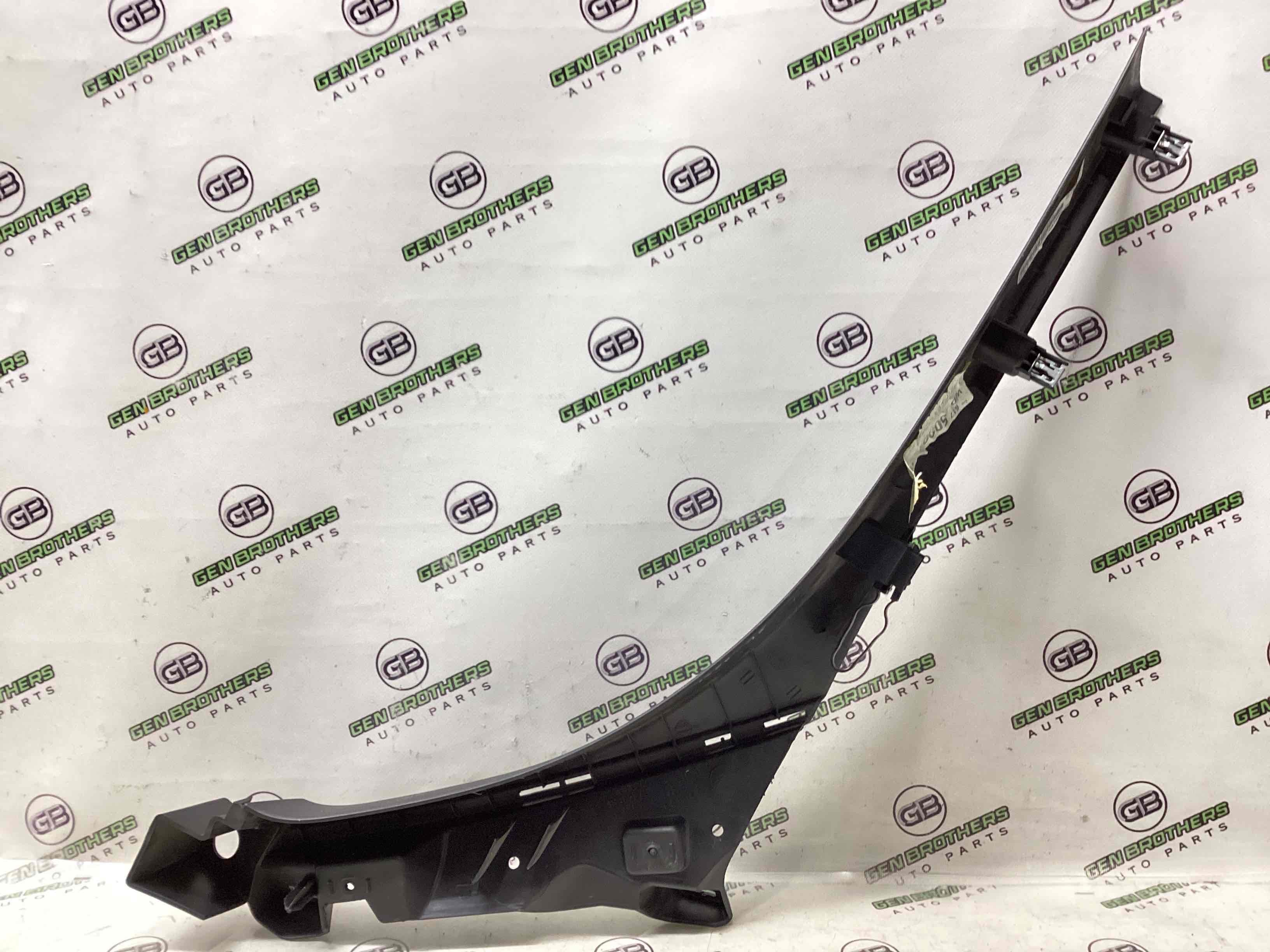 Обшивка задней стойки левая