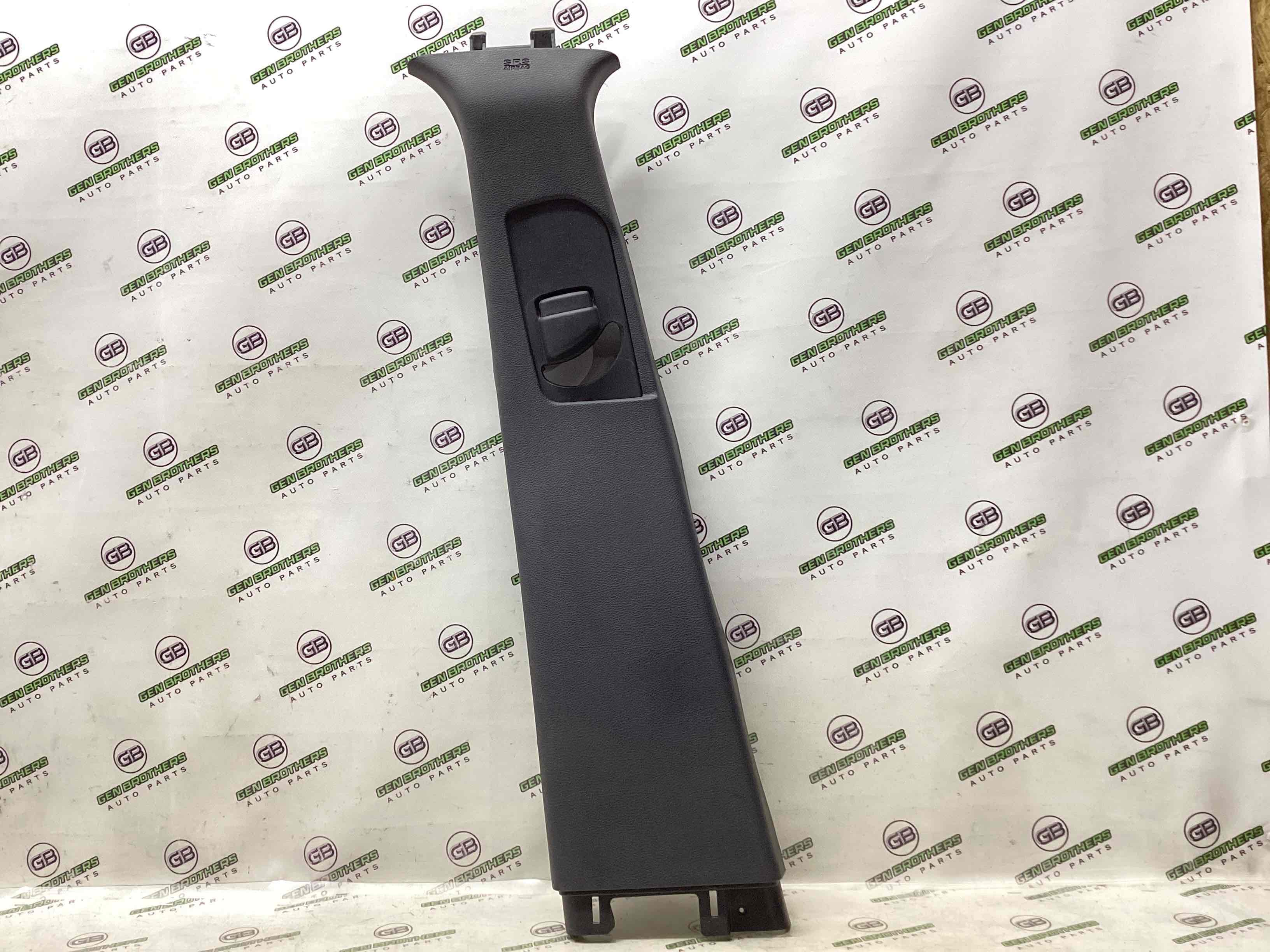 Обшивка центральної стійки ліва