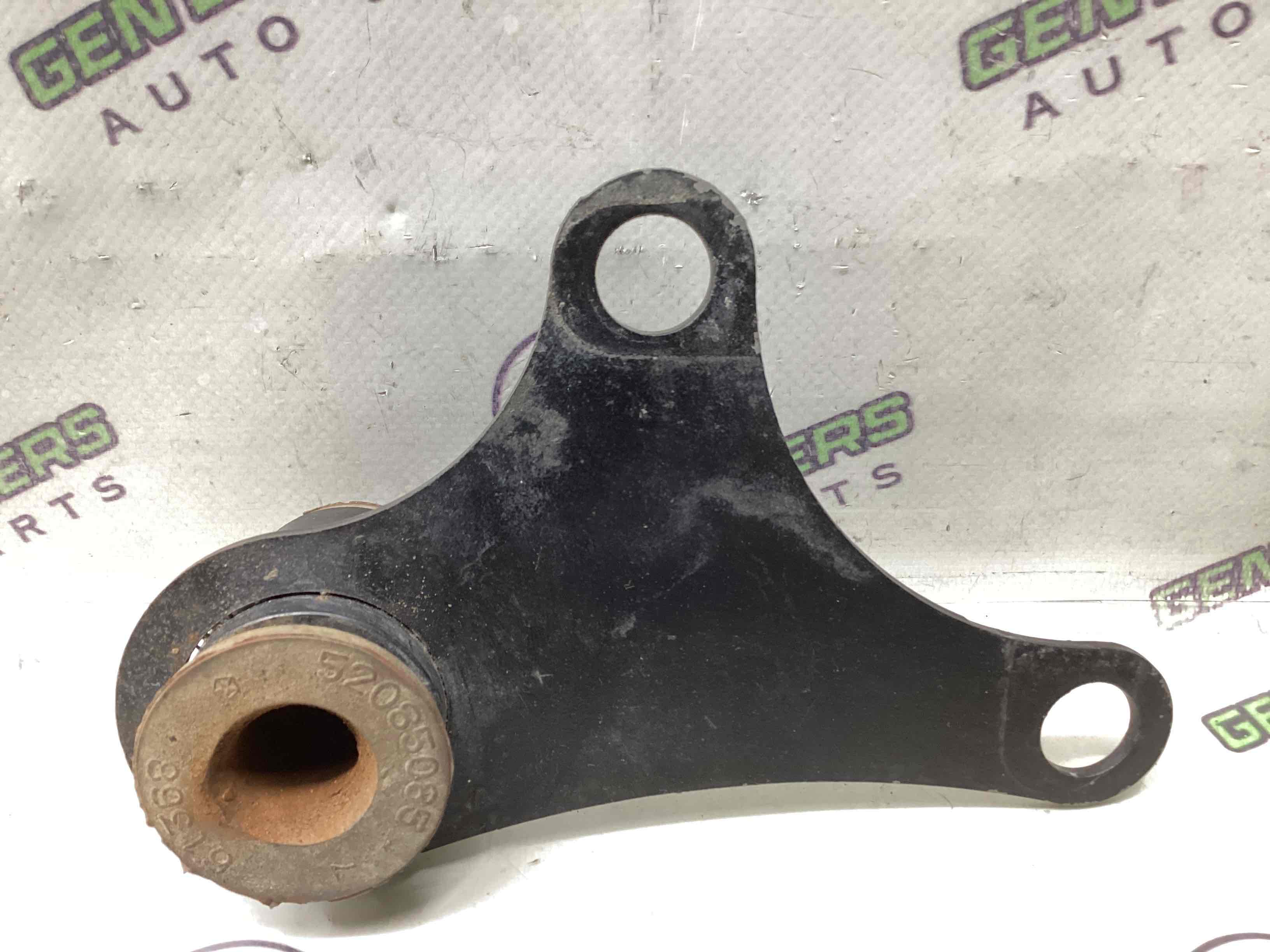 Кронштейн глушителя