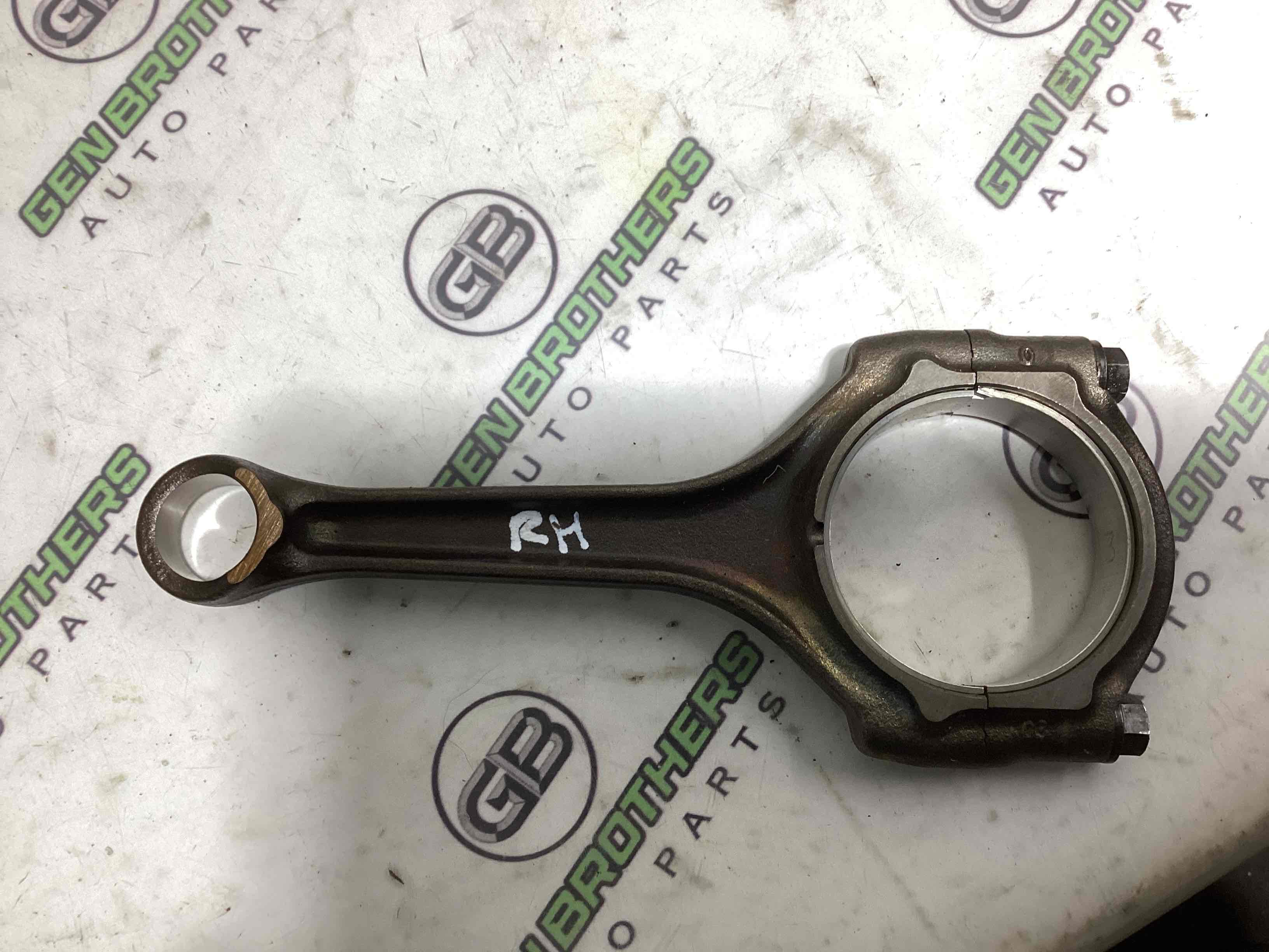 Шатун поршня двигателя