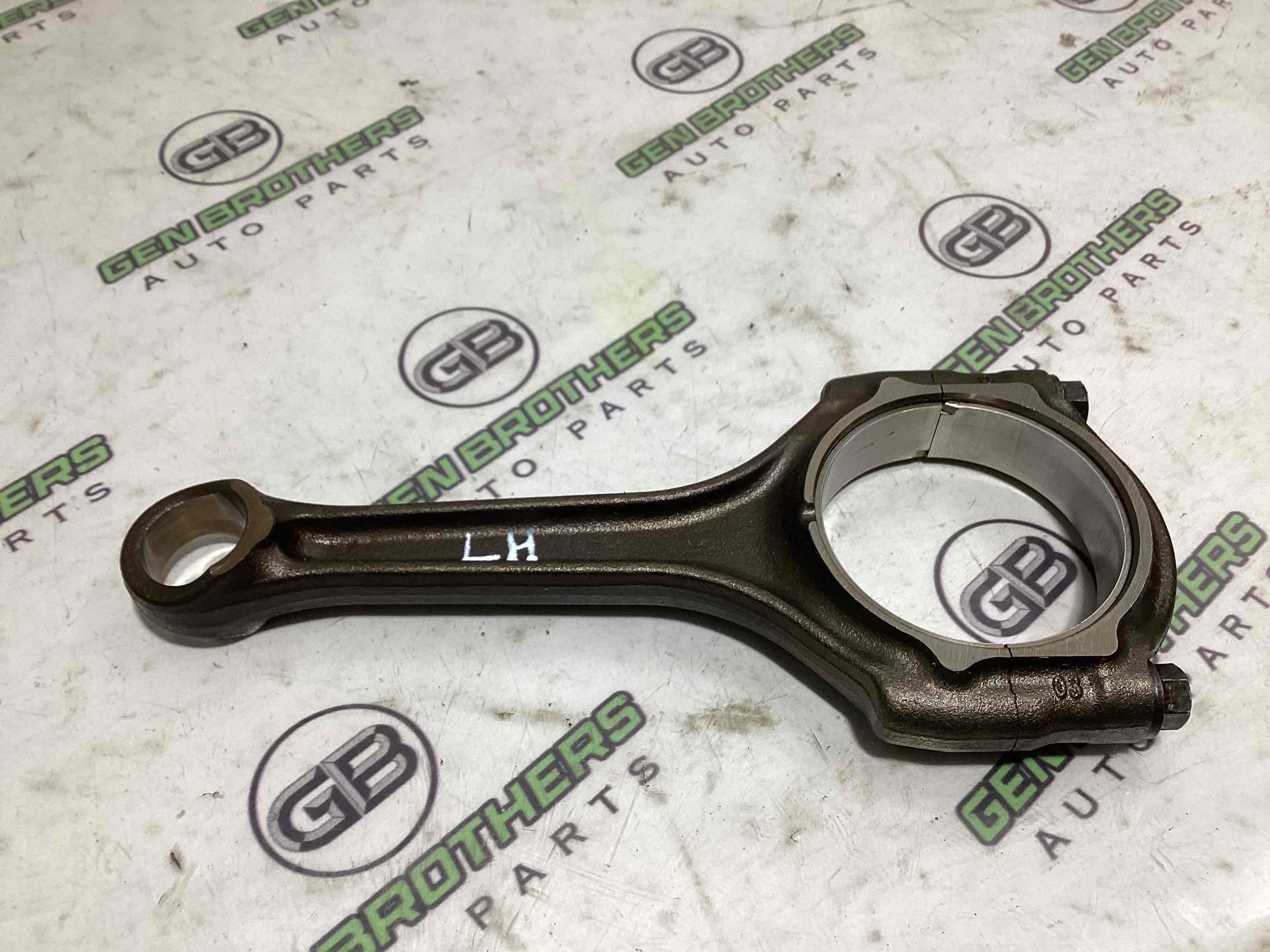 Шатун поршня двигателя