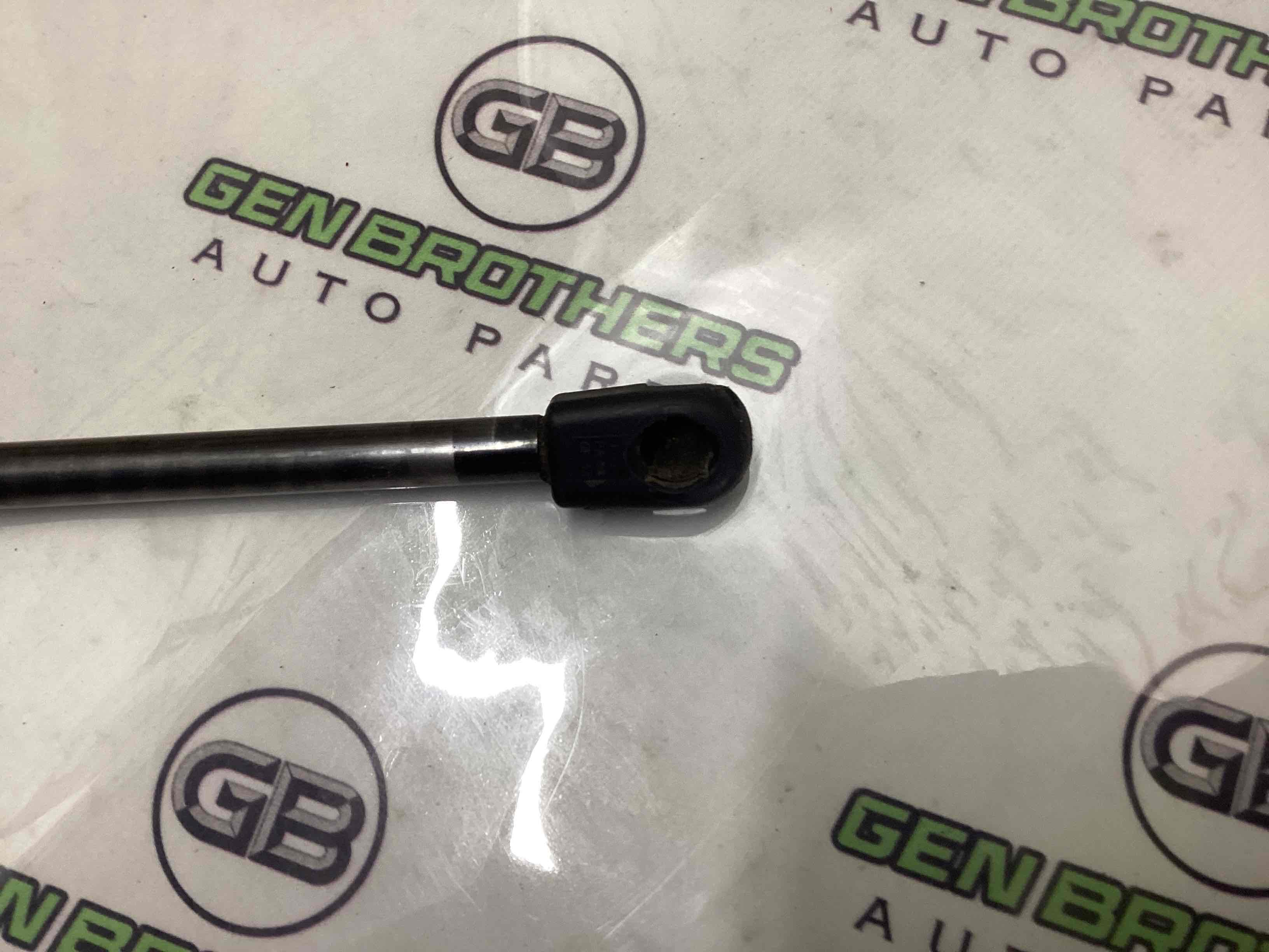 Амортизатор крышки, двери багажника