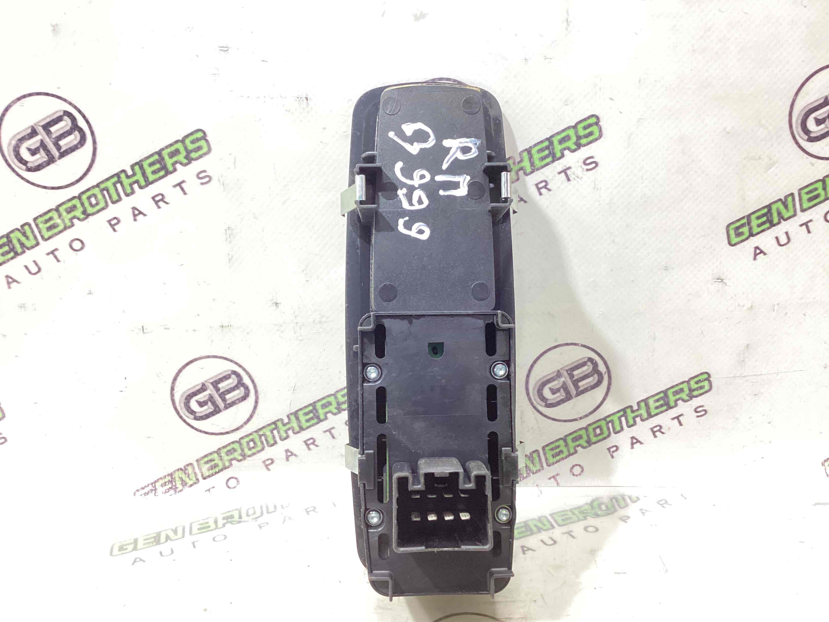 Кнопки керування склопідйомниками