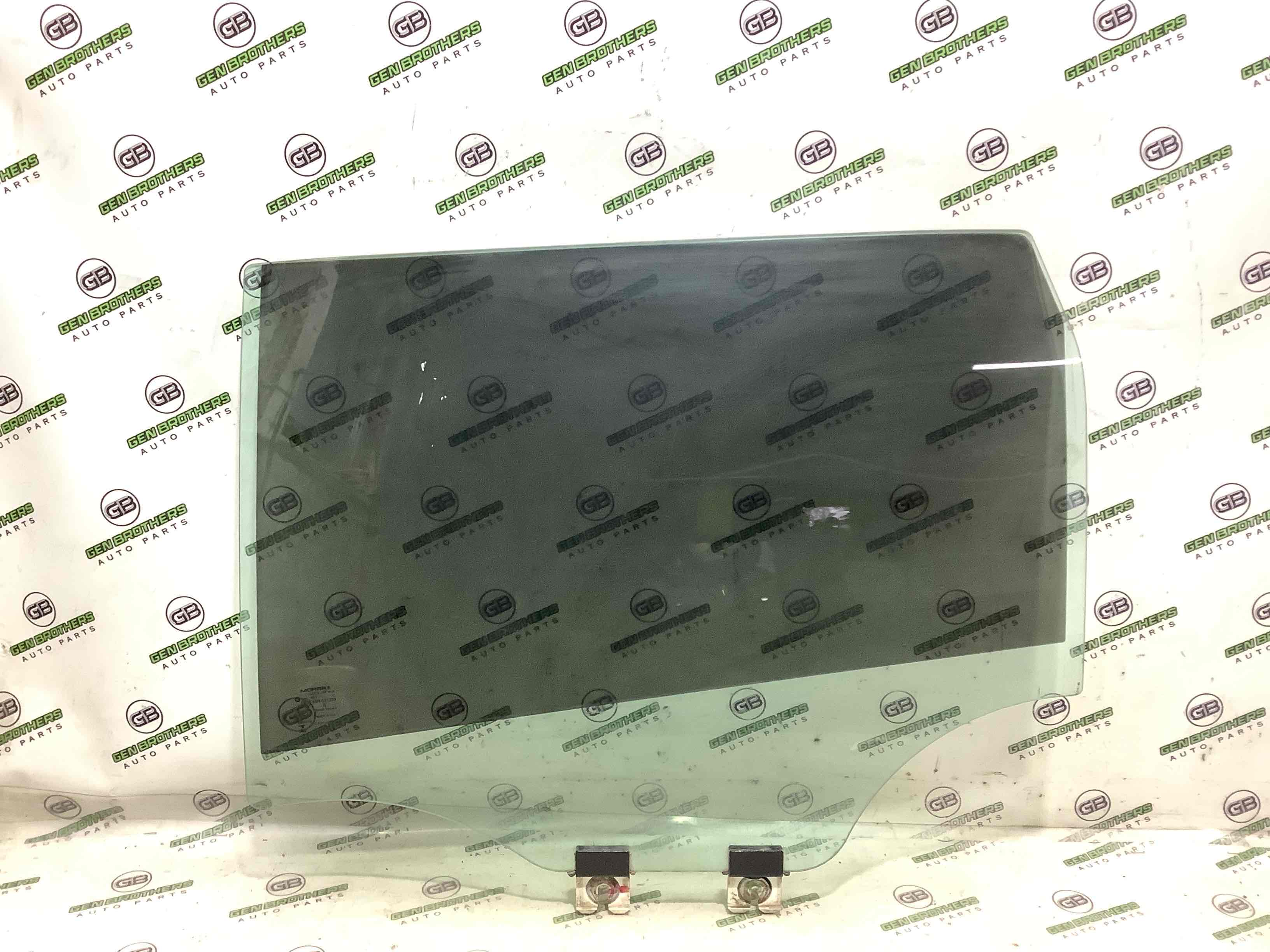 Скло заднє ліве