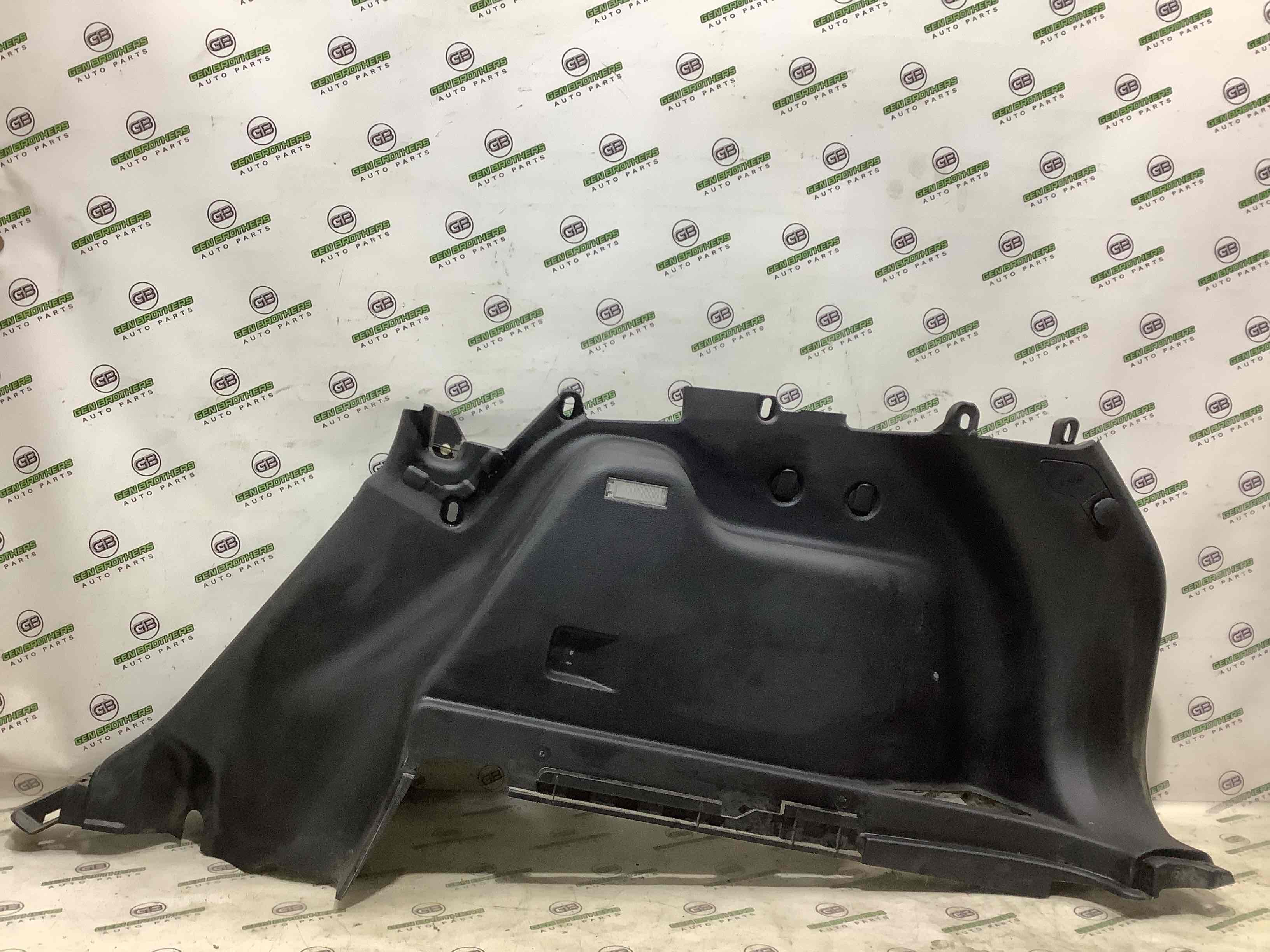 Елементи оздоблення багажника