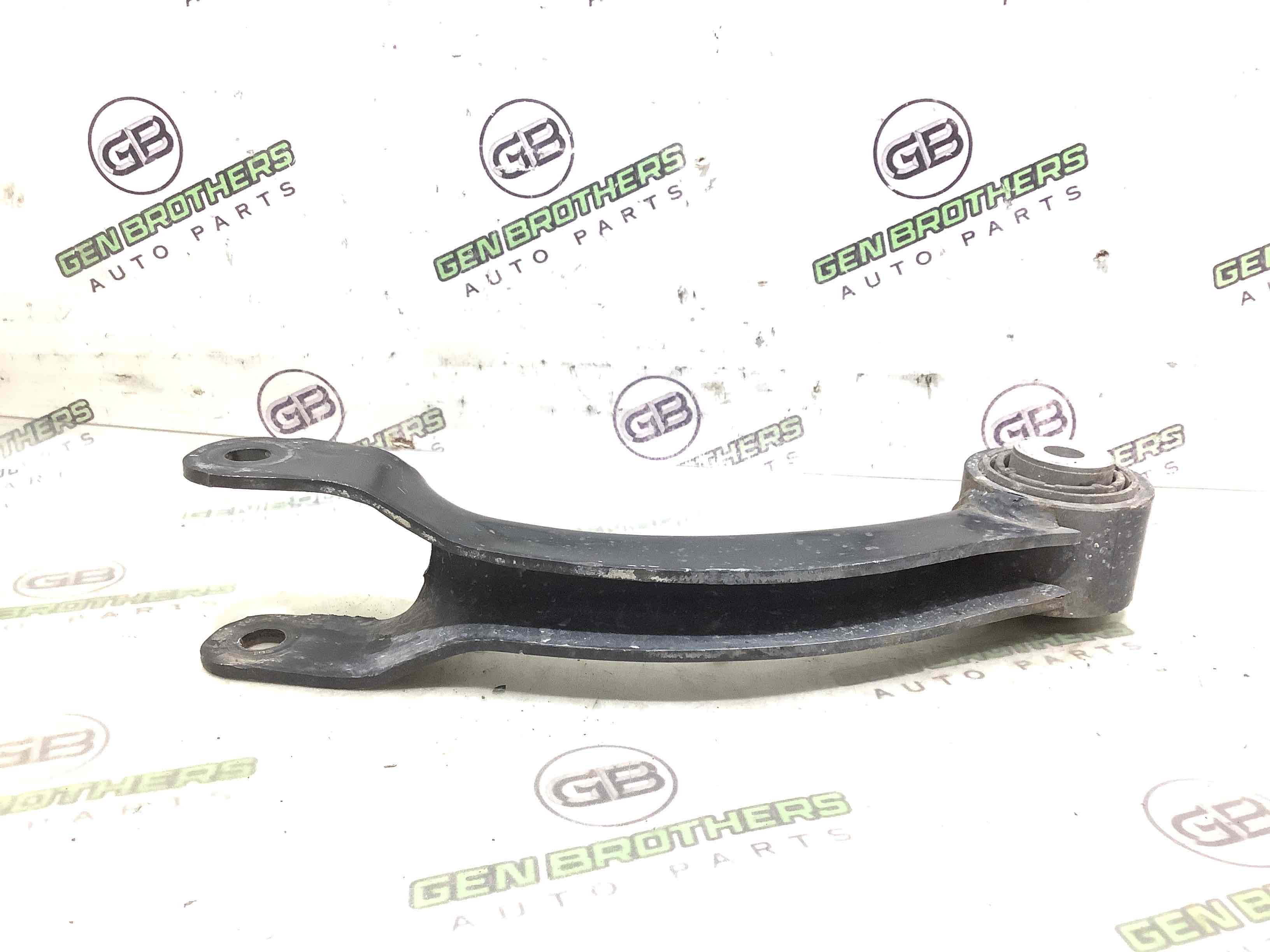 Важіль задній правий