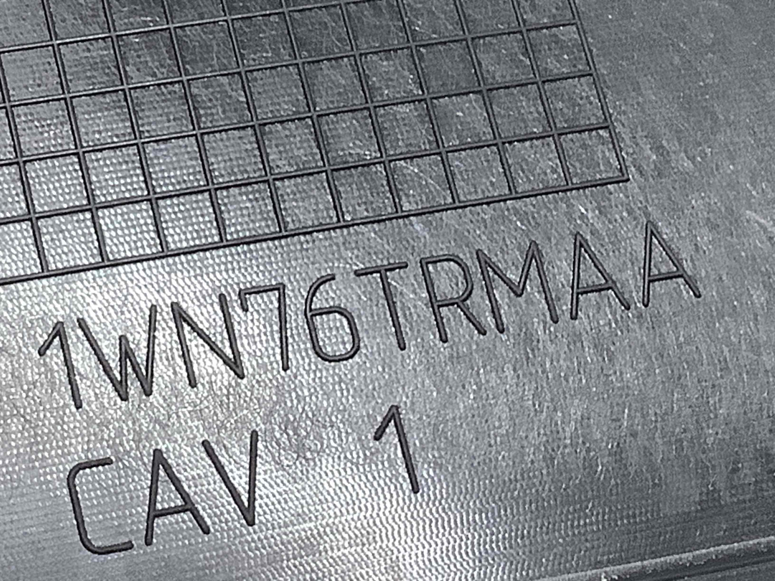 Обшивка кришки багажника