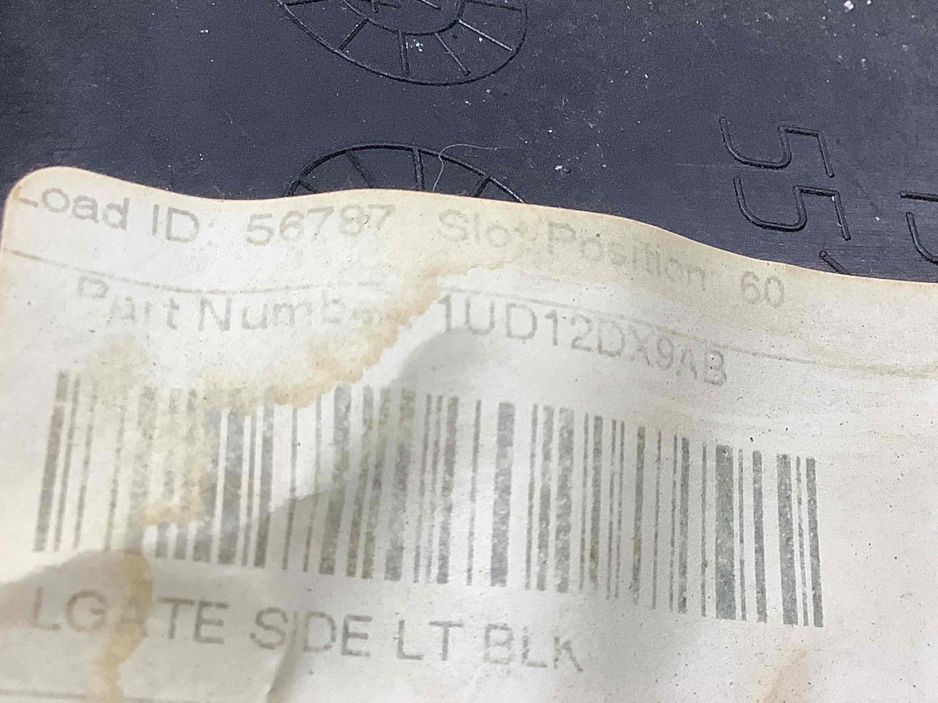 Обшивка кришки багажника