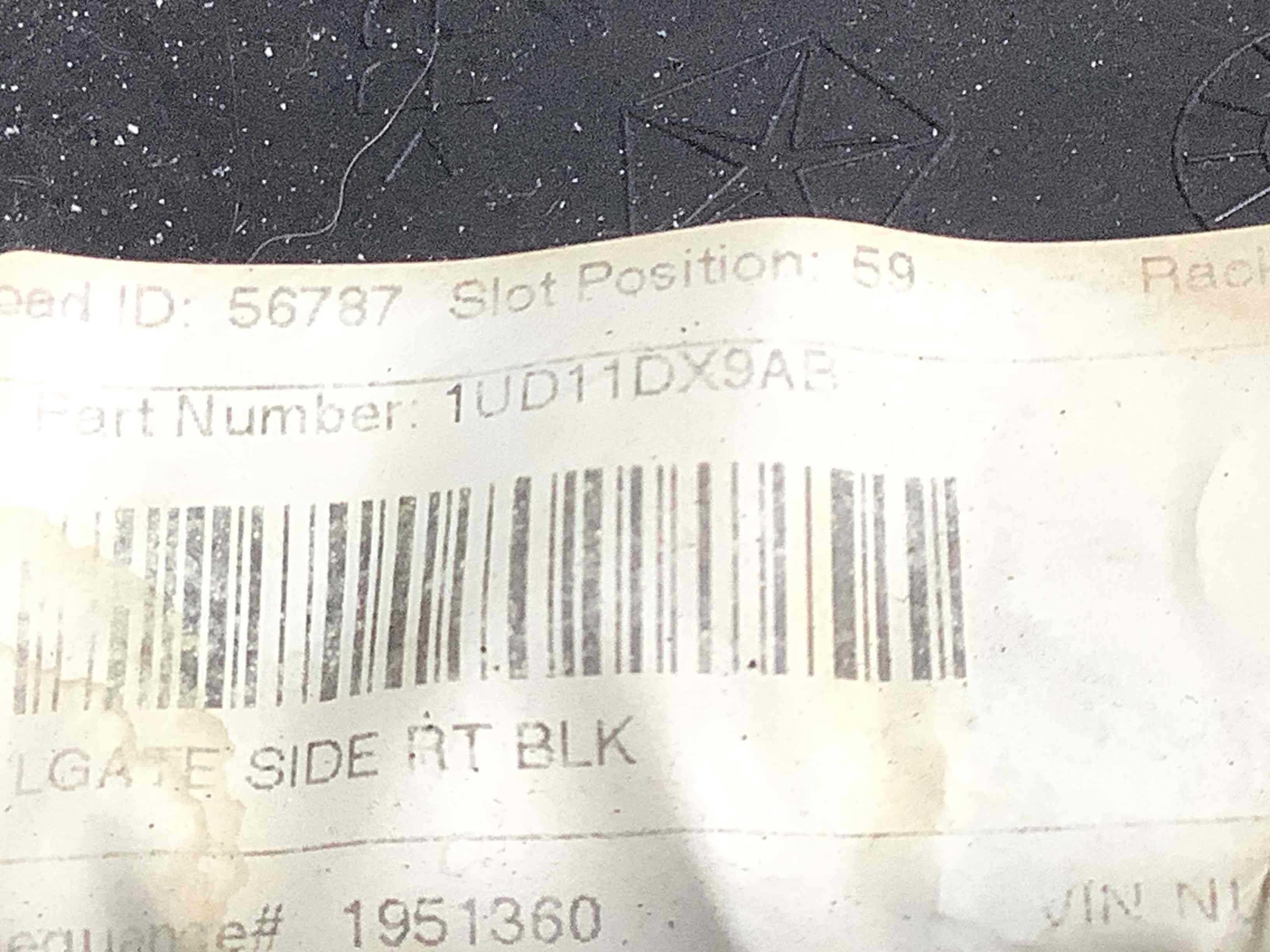 Обшивка кришки багажника