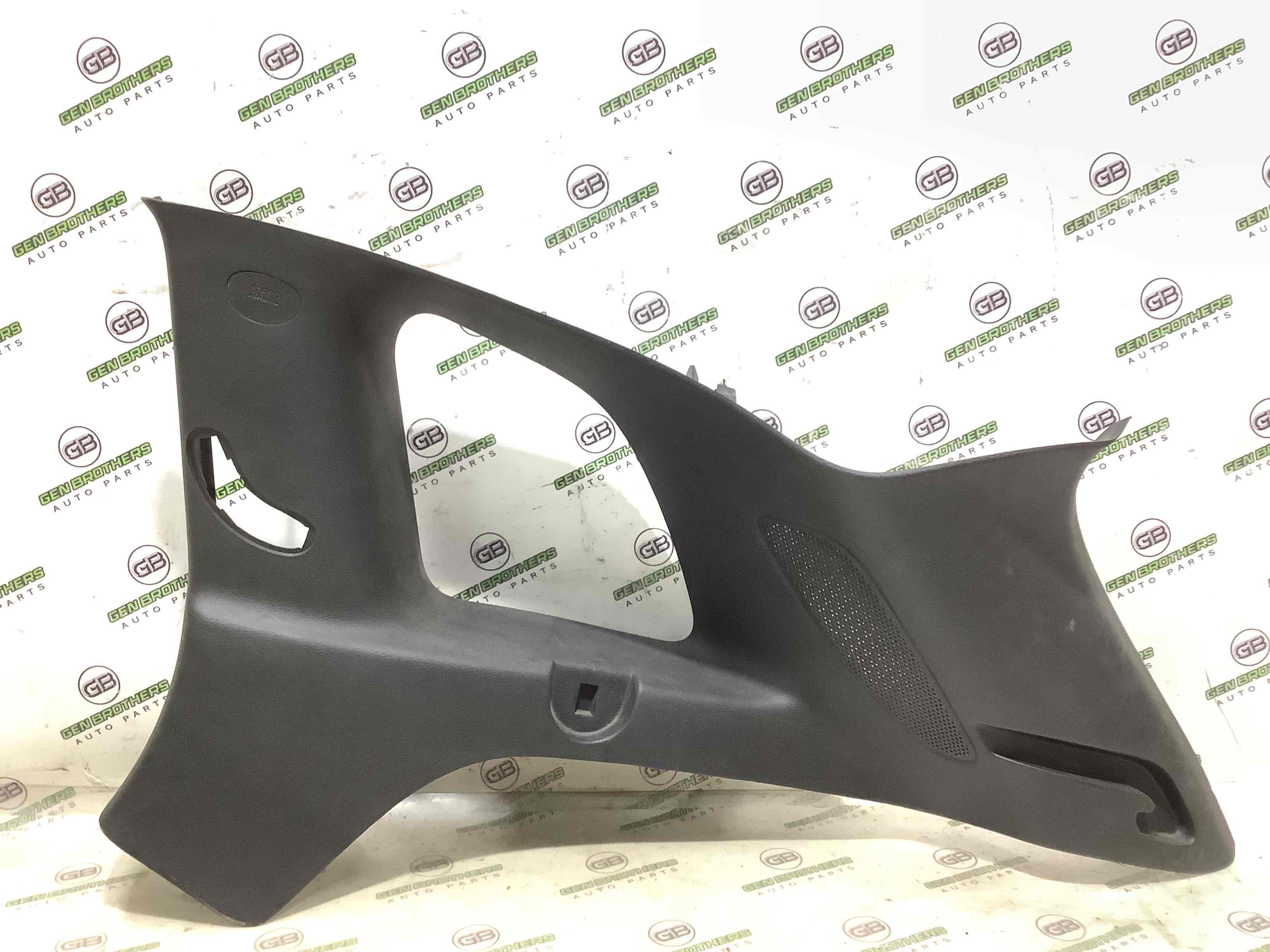 Обшивка задньої стійки права