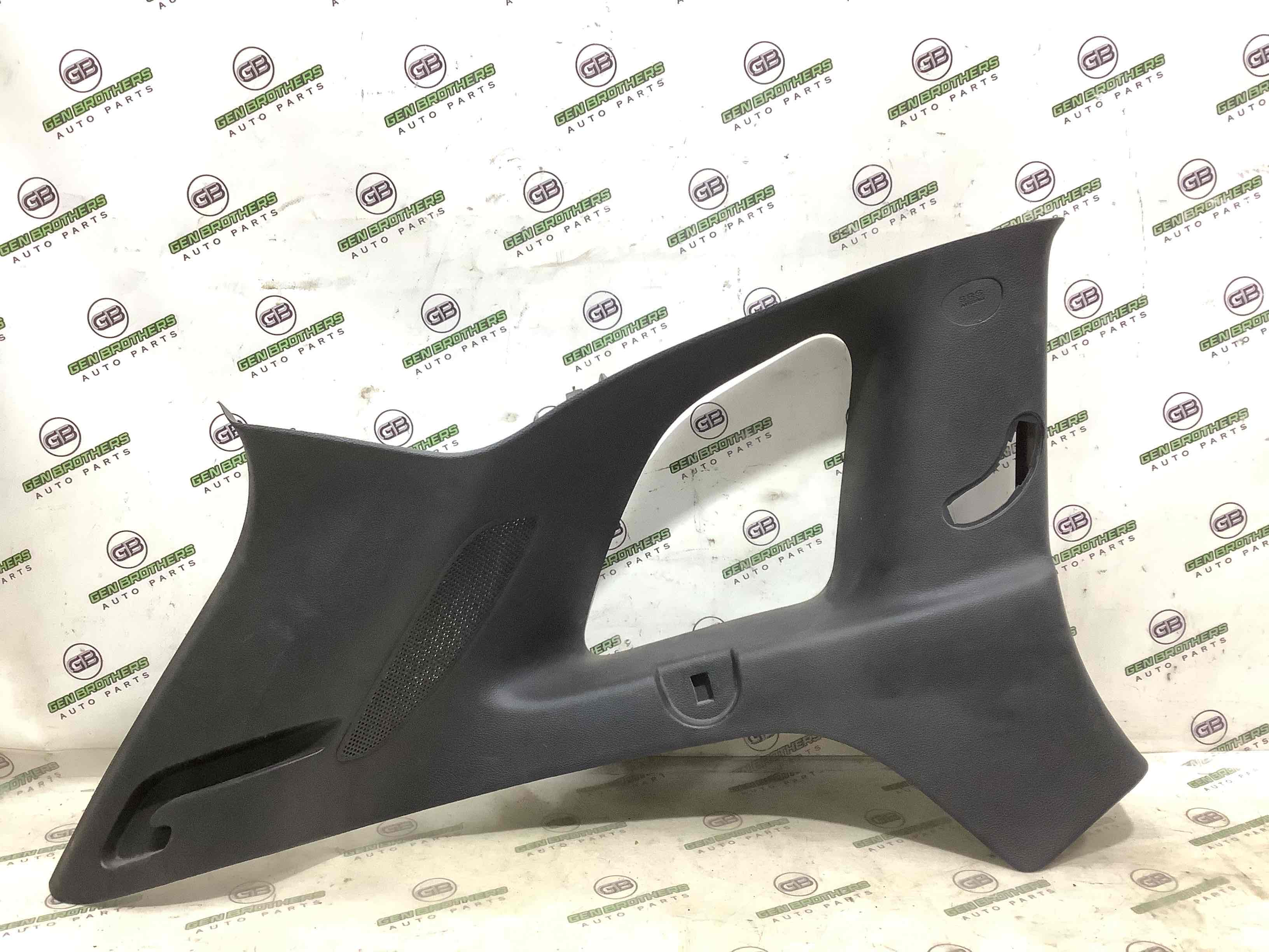 Обшивка задньої стійки ліва