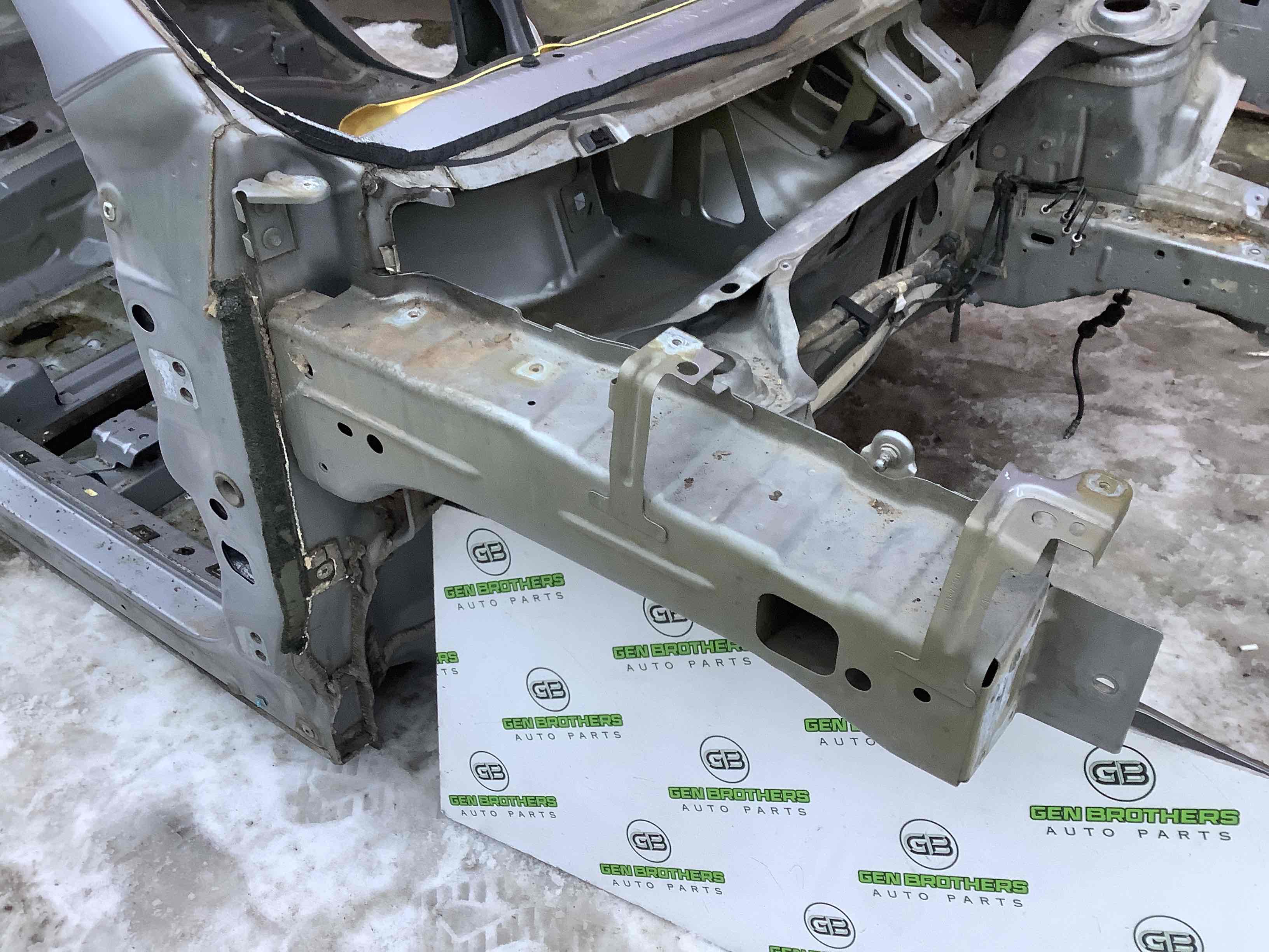 Чверть передня права