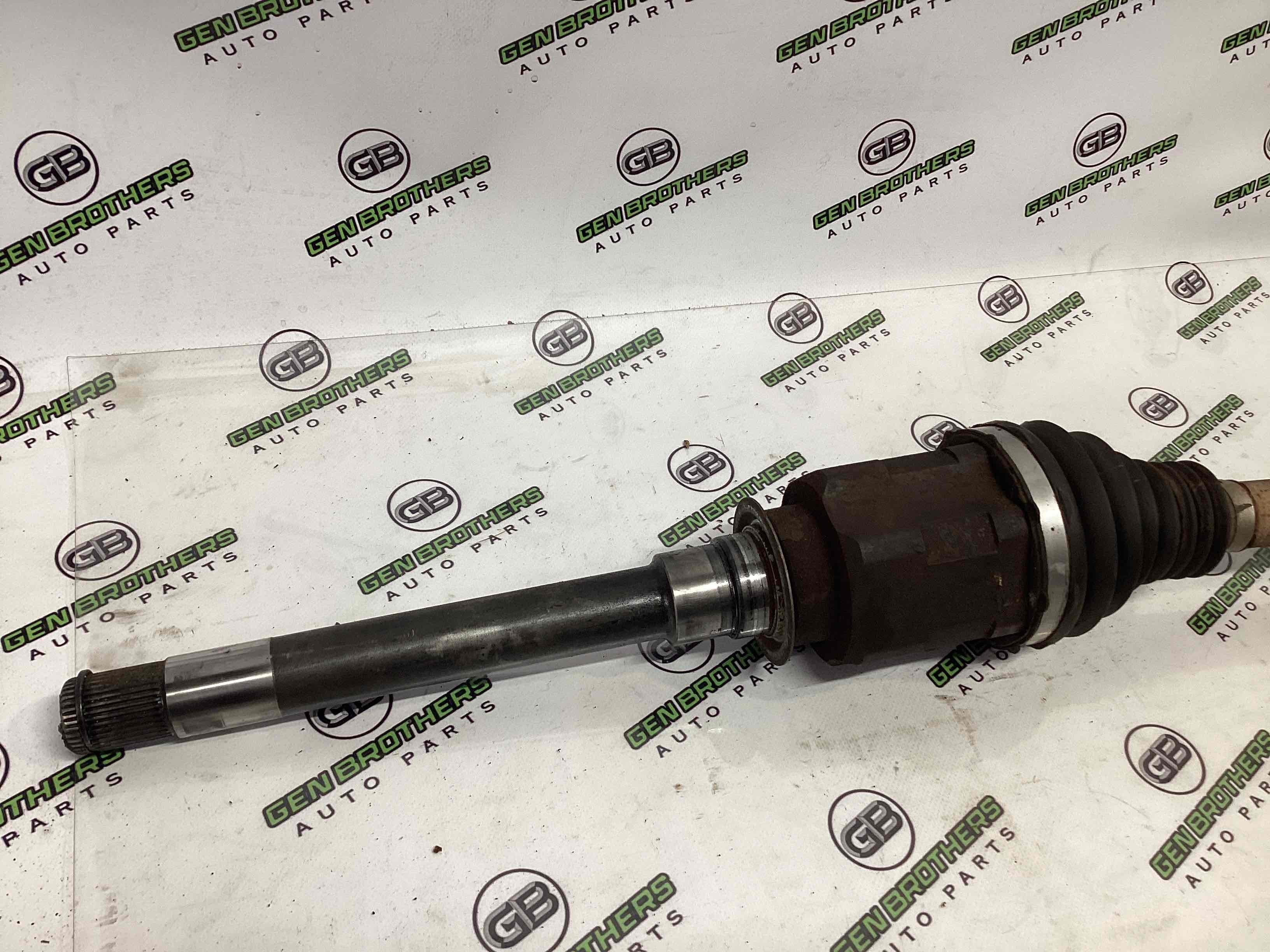 Піввісь передня права (привідний вал, ШРУС)