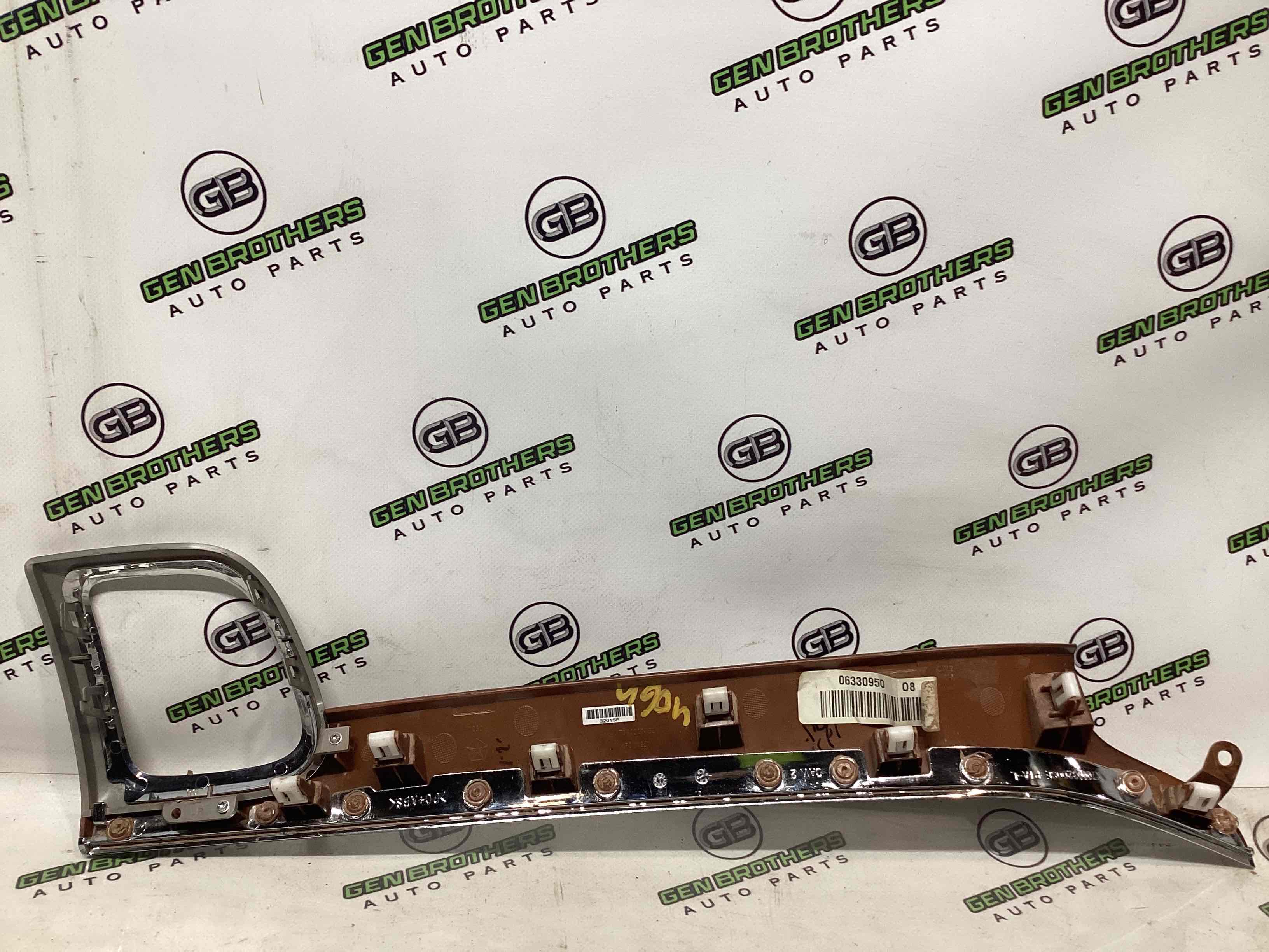 Обшивка панелі приладів торпедо