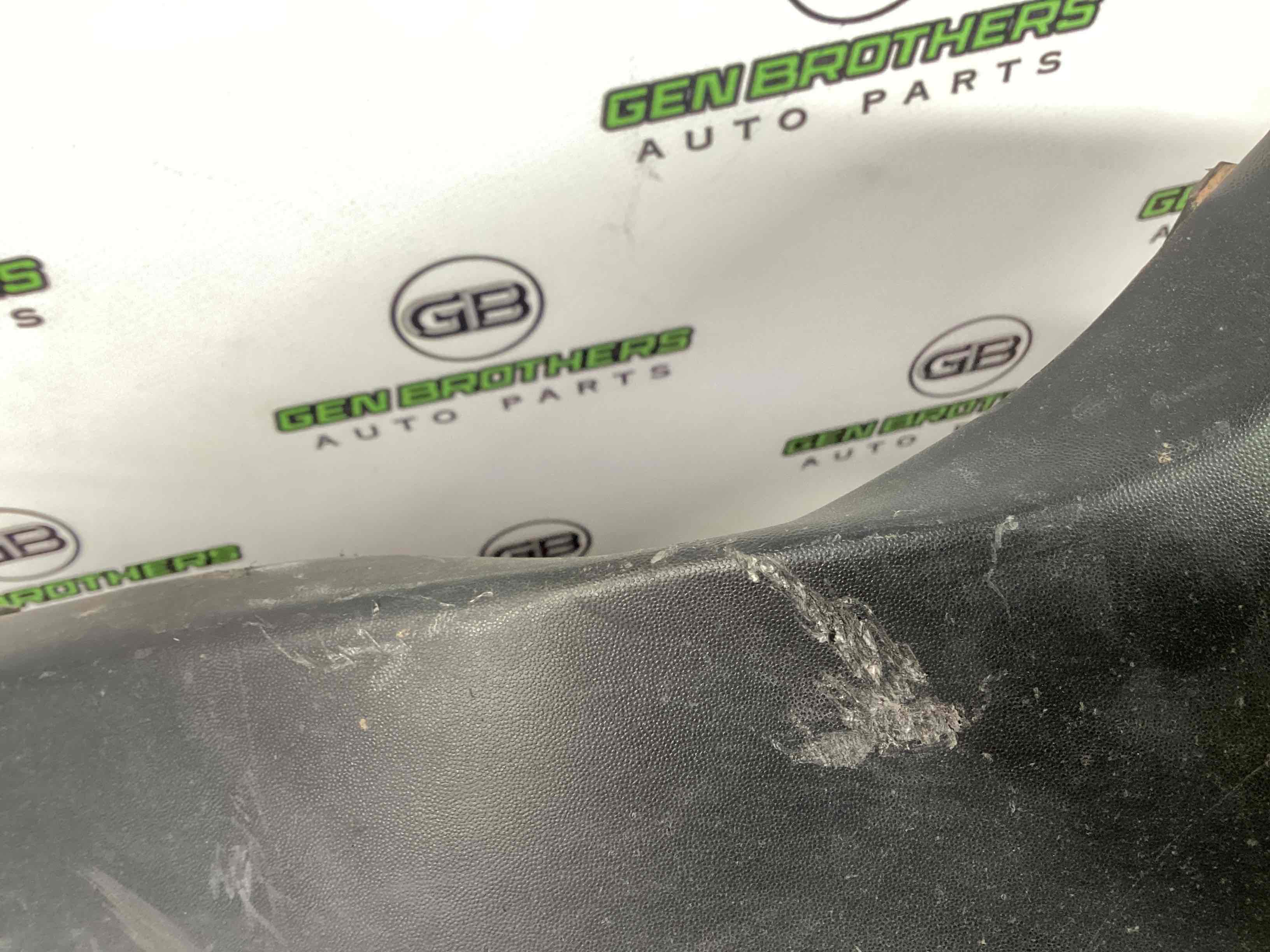 Губа бампера нижня