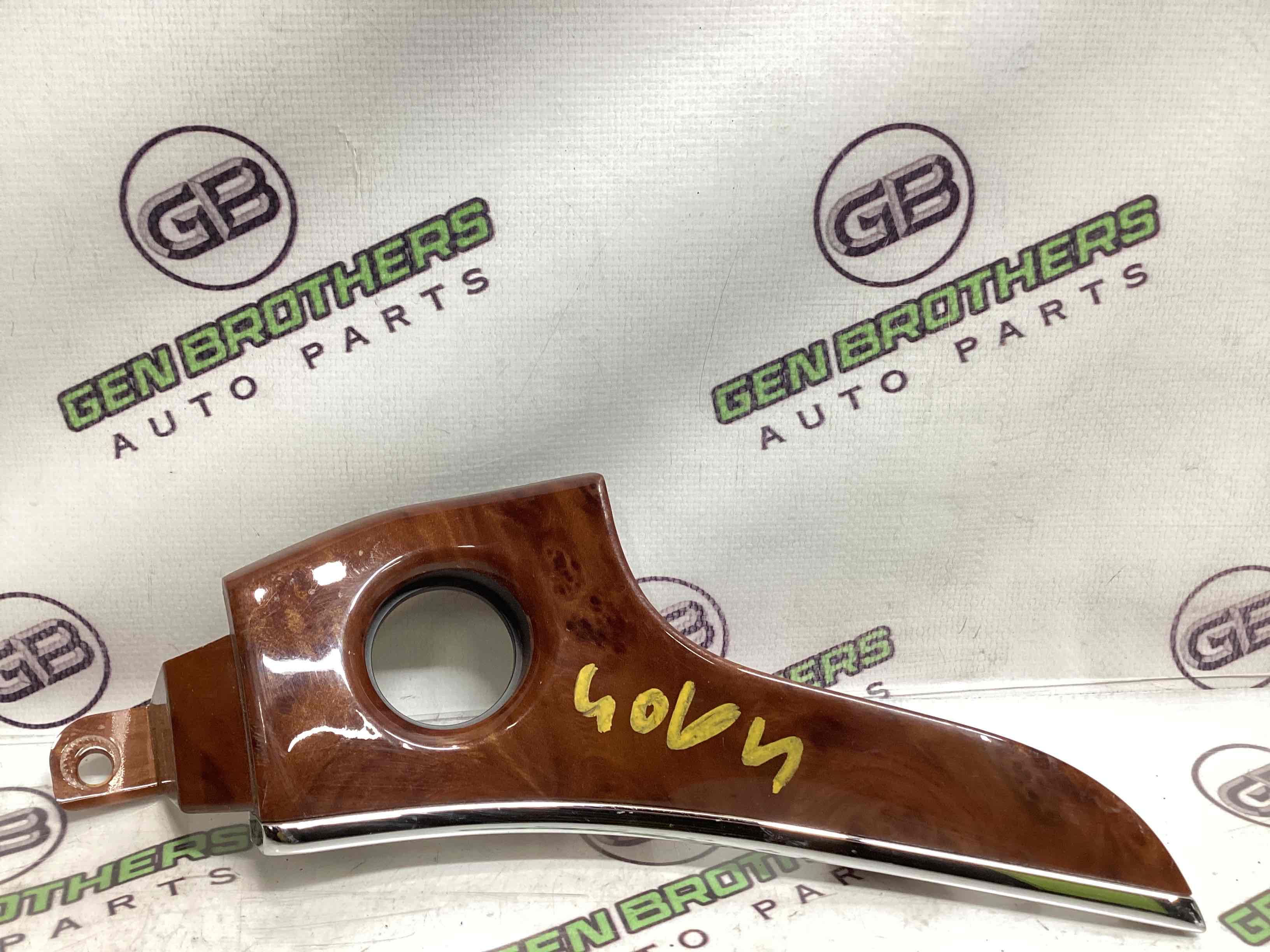 Обшивка панелі приладів торпедо