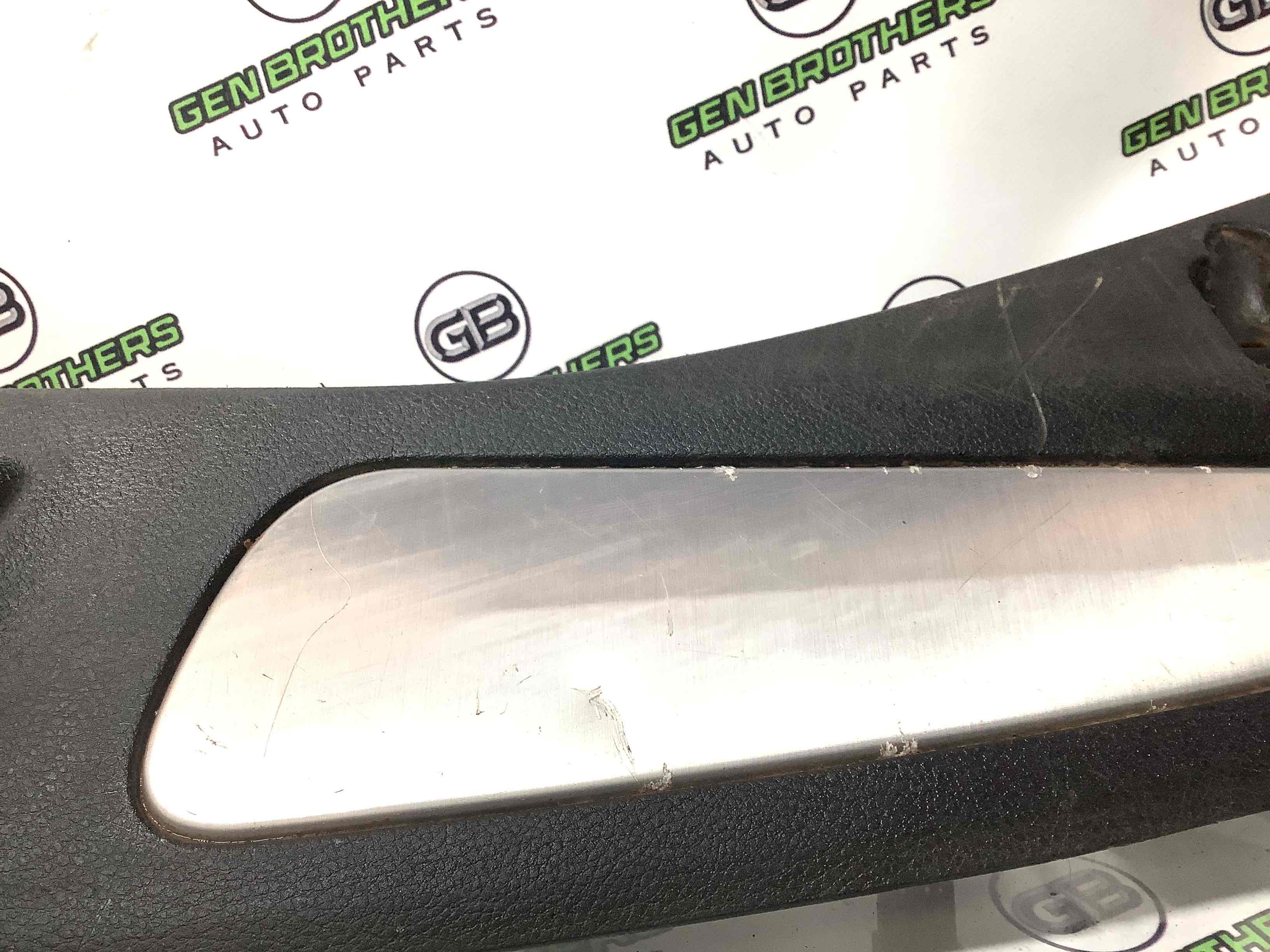 Елементи оздоблення багажника