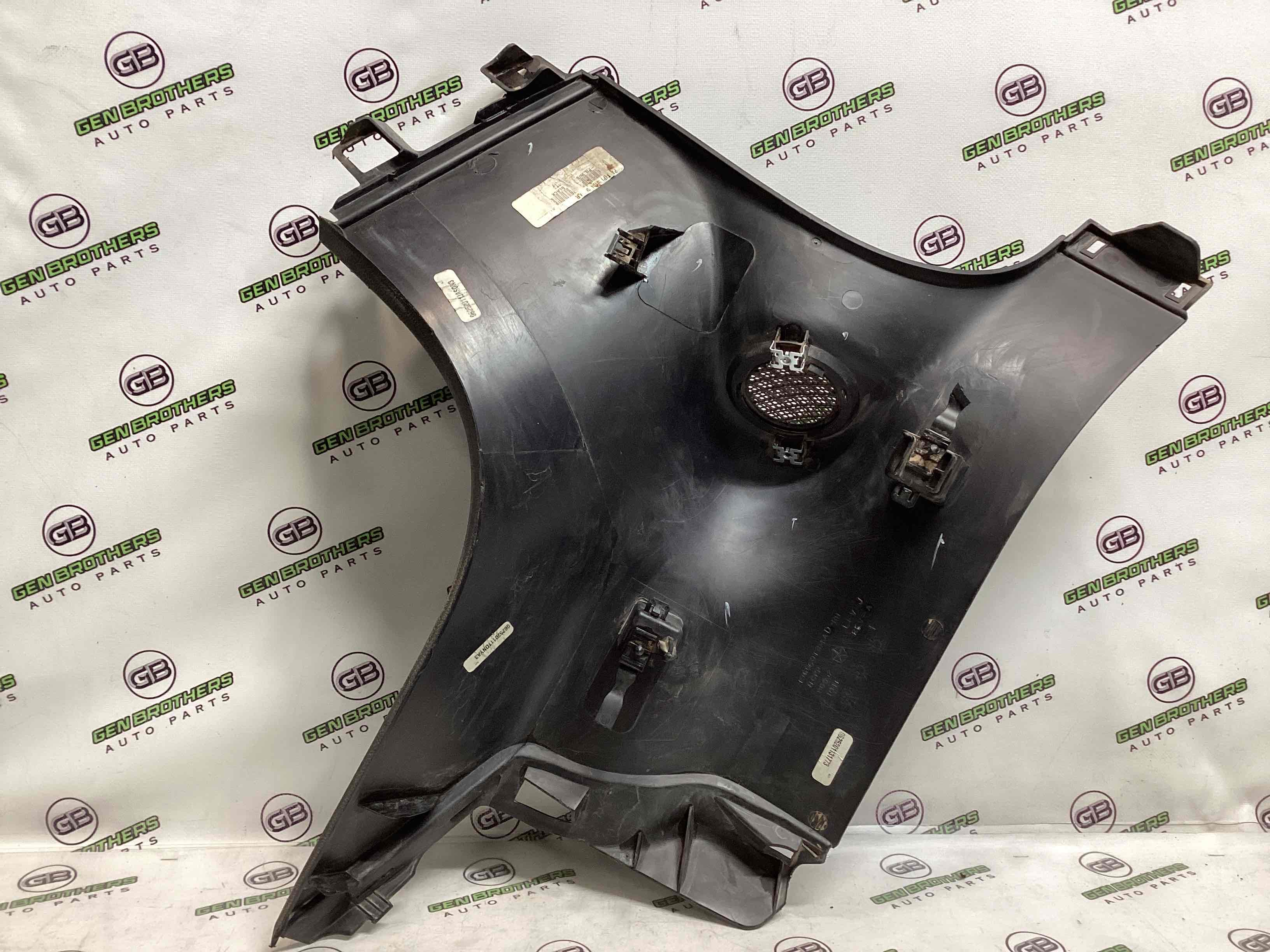 Обшивка задньої стійки права