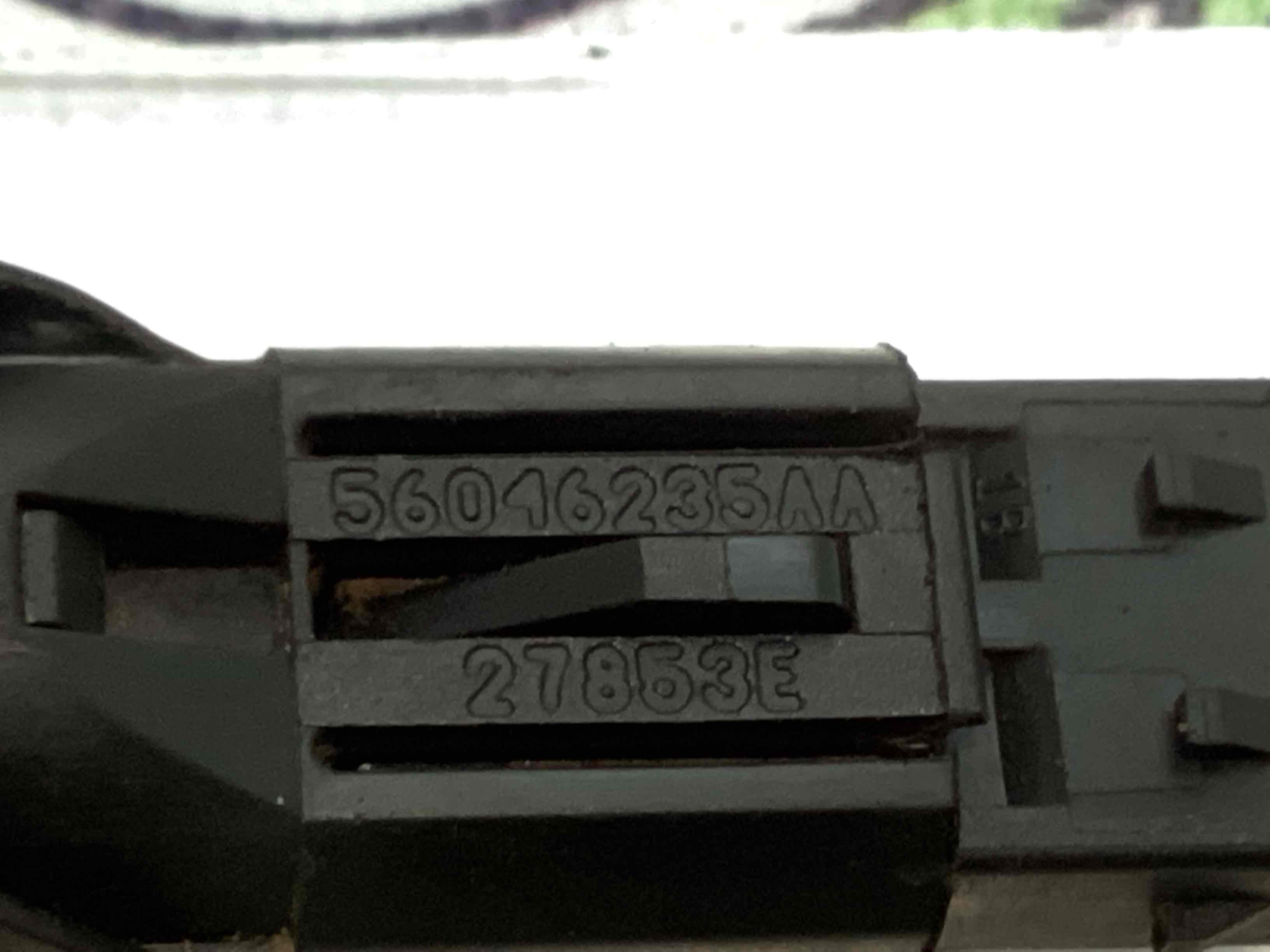 Кнопка відкриття лючка бензобака