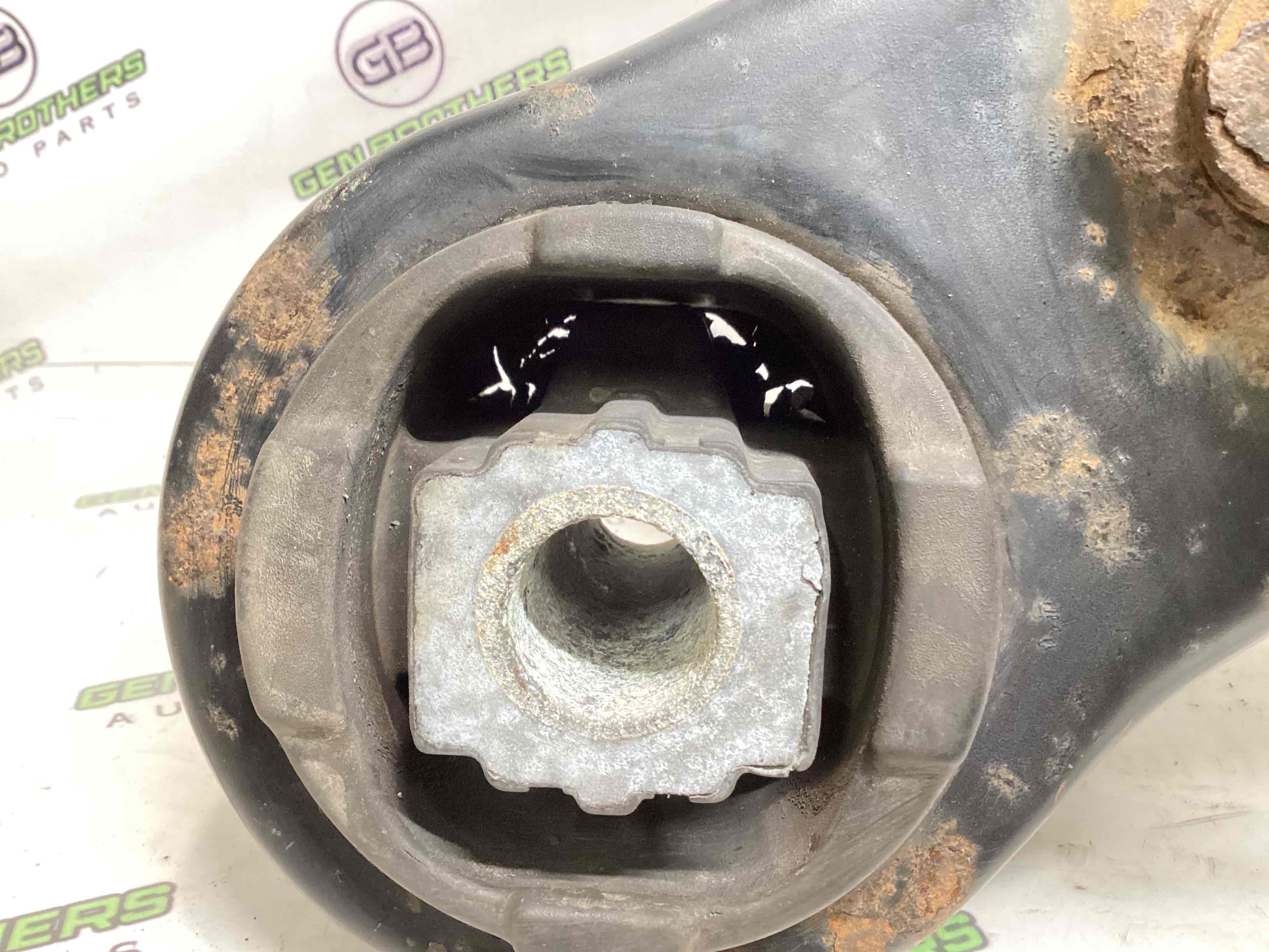 Балка підвіски задня підрамник