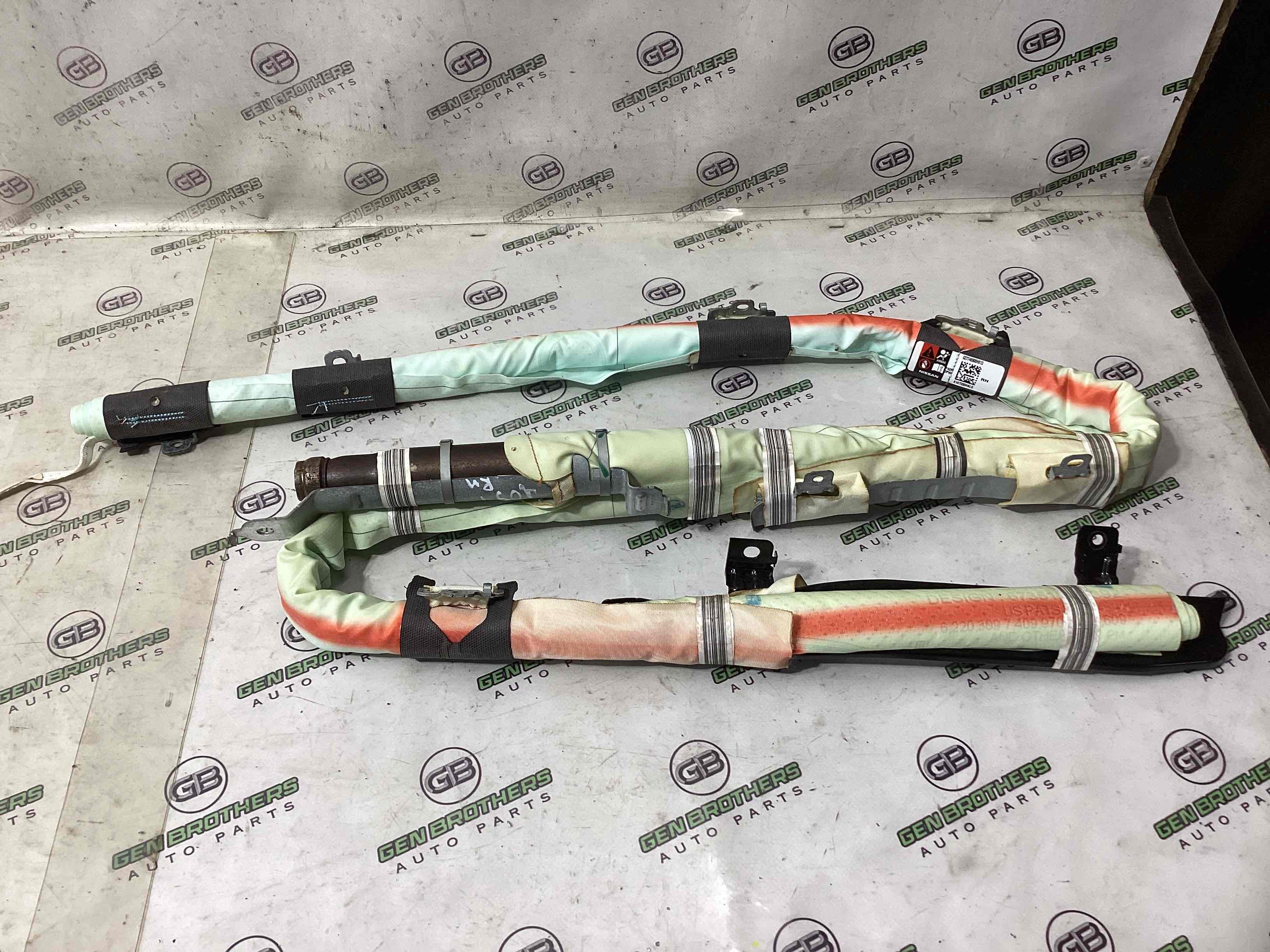 Подушка безпеки збоку шторка