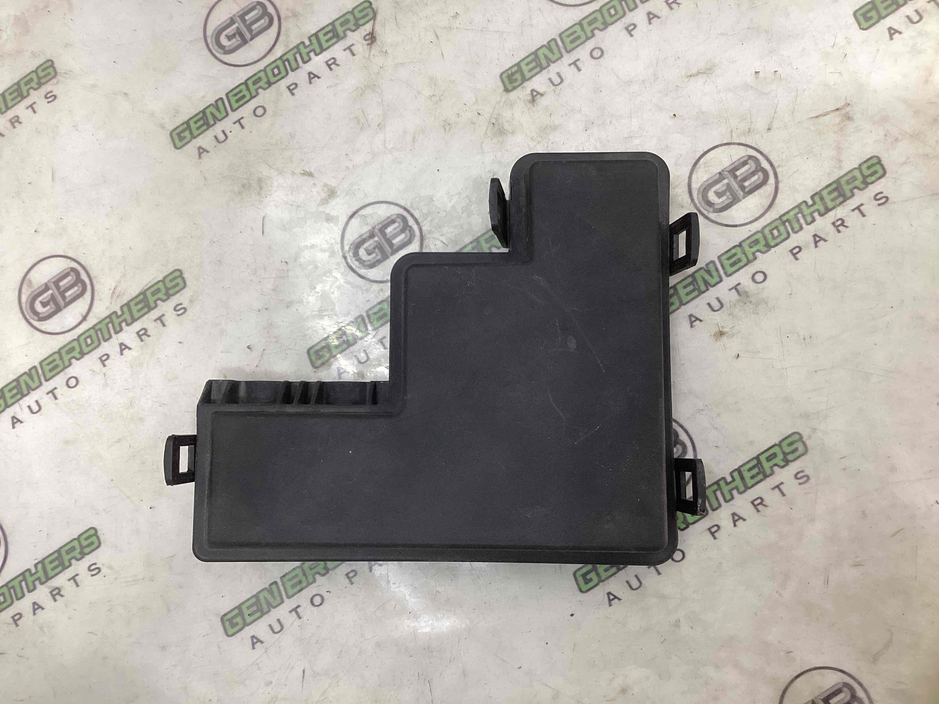 Кришка корпус блоку запобіжників